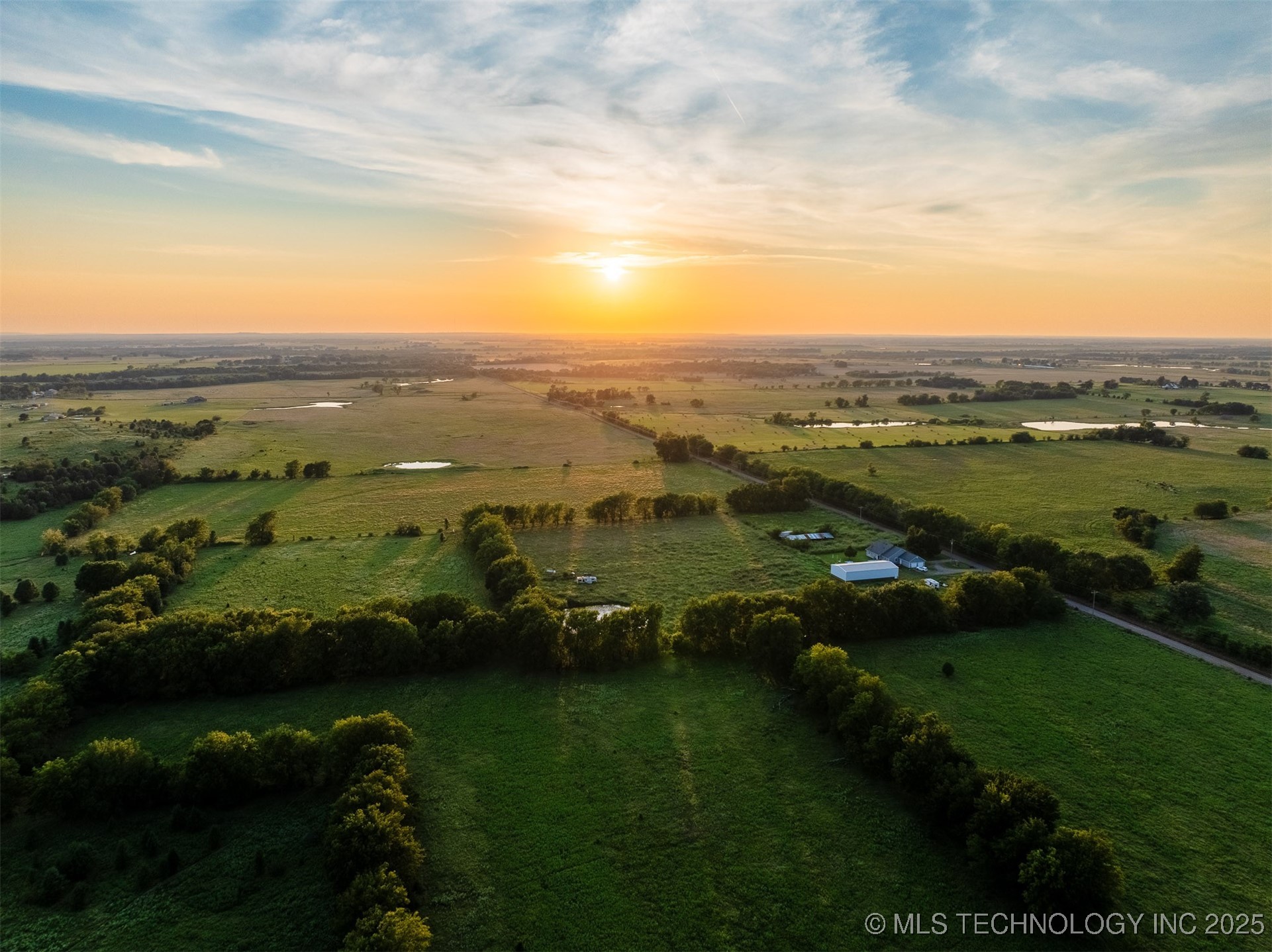 2 E 700 Road Property Photo 11