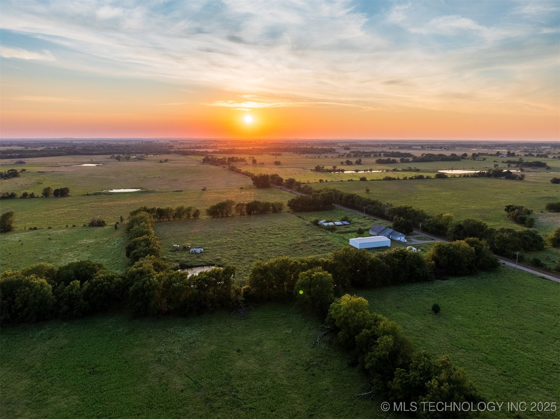 2 E 700 Road Property Photo 14