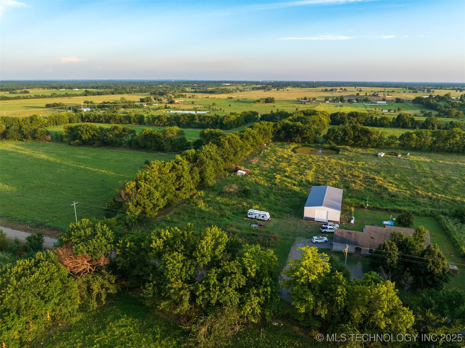 2 E 700 Road Property Photo 16