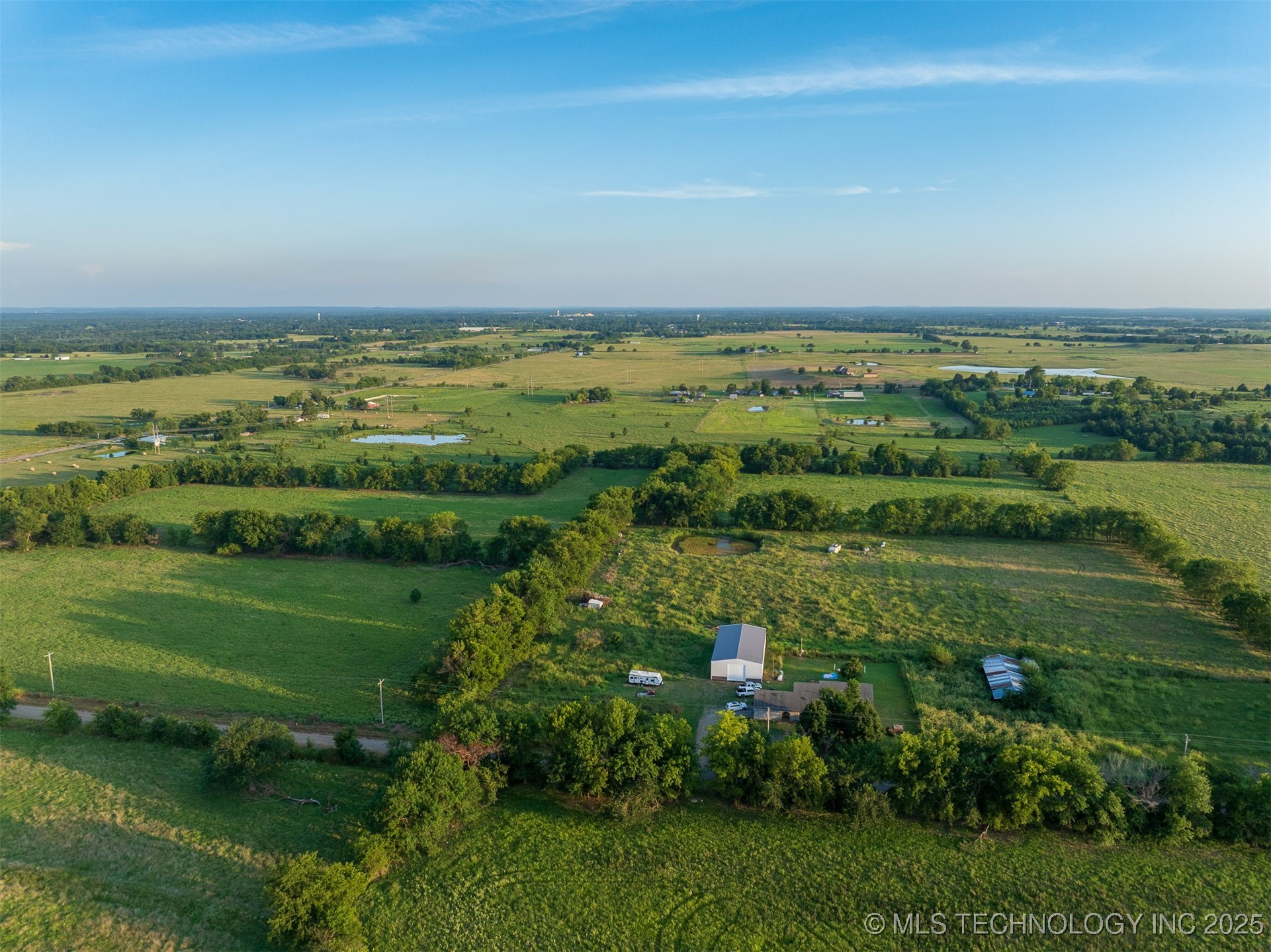 2 E 700 Road Property Photo 24