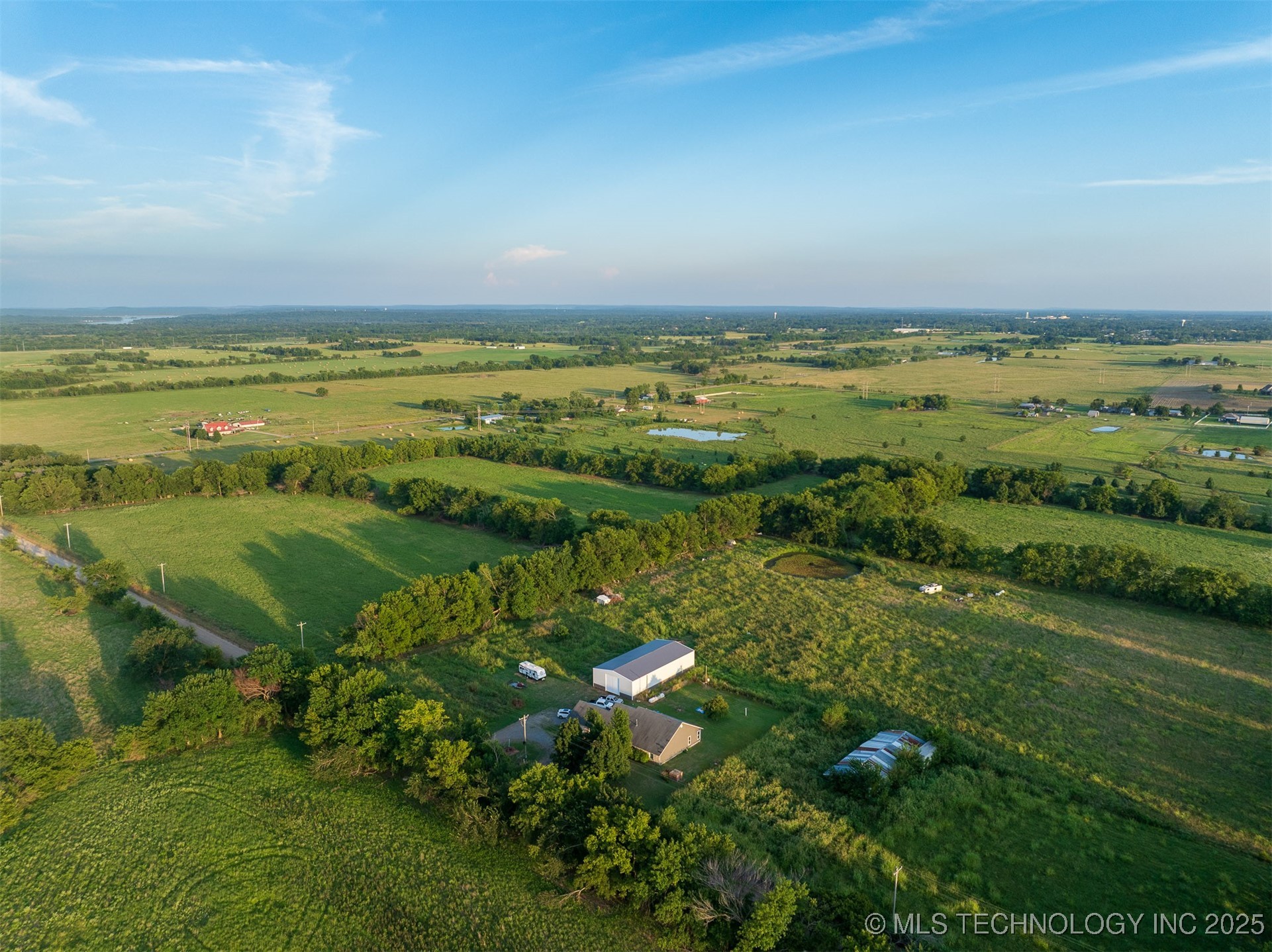 2 E 700 Road Property Photo 25