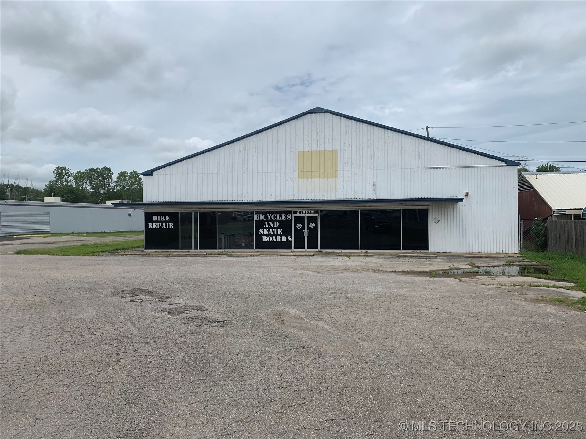 1311 N Main Street Property Photo 1