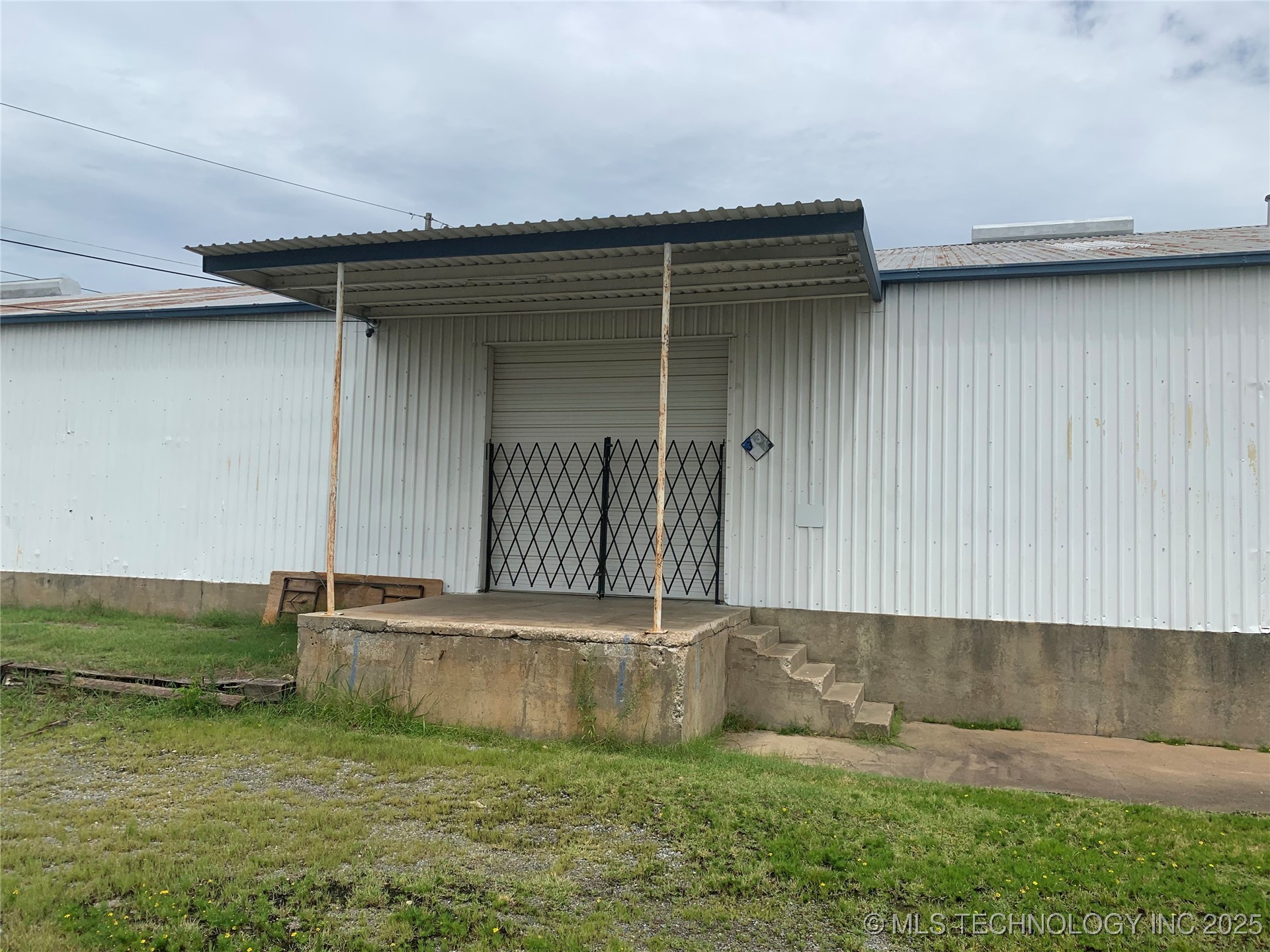 1311 N Main Street Property Photo 2