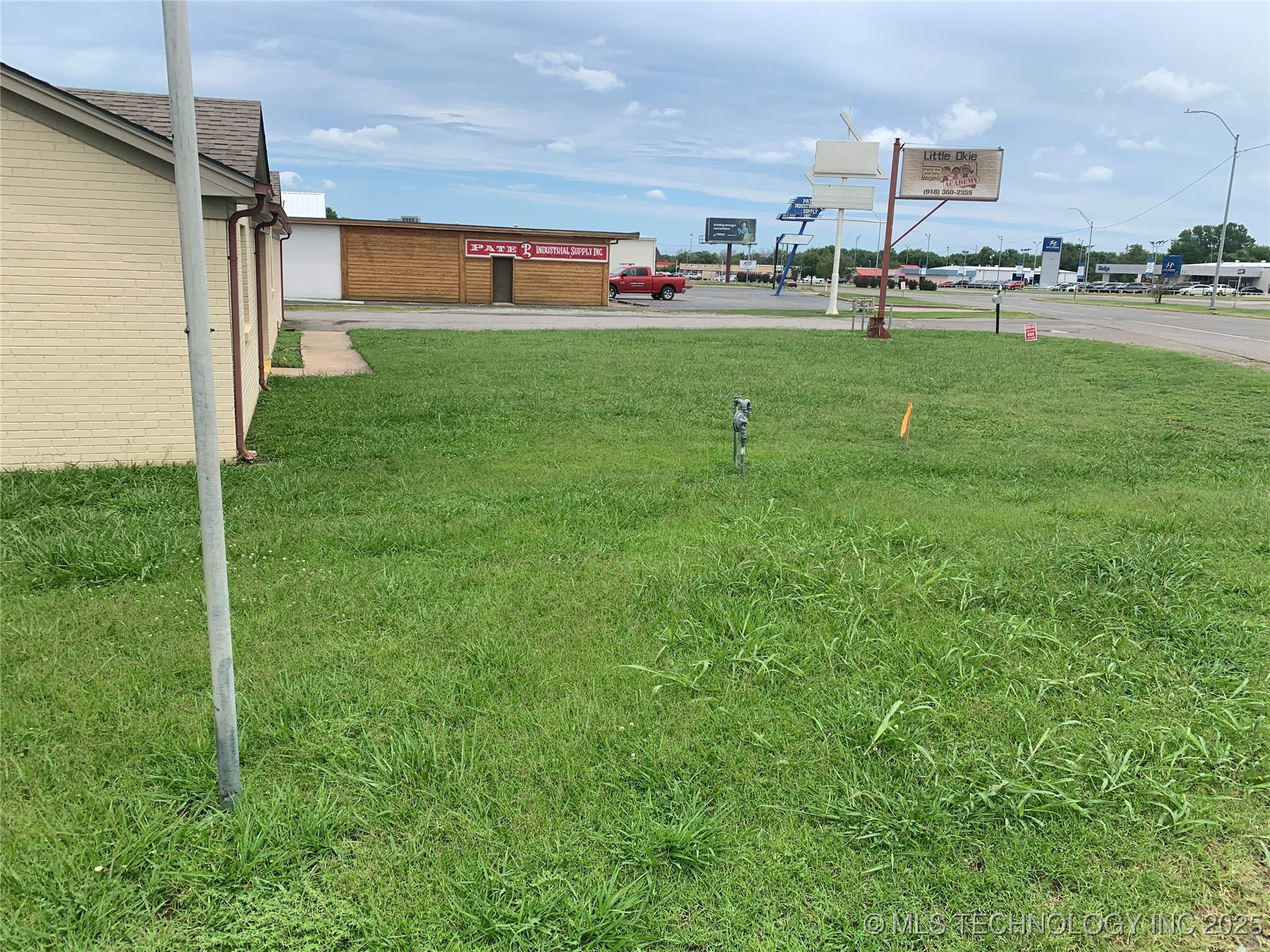 1311 N Main Street Property Photo 4