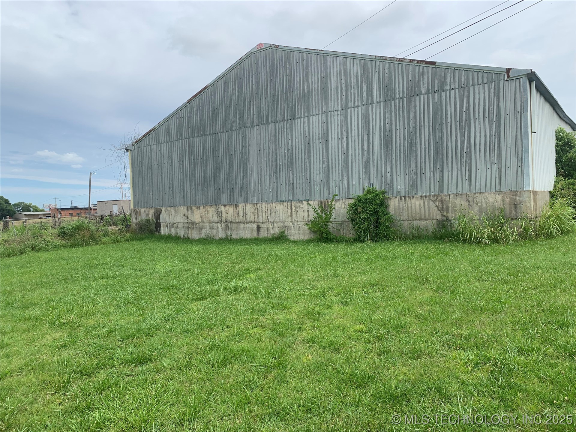 1311 N Main Street Property Photo 5