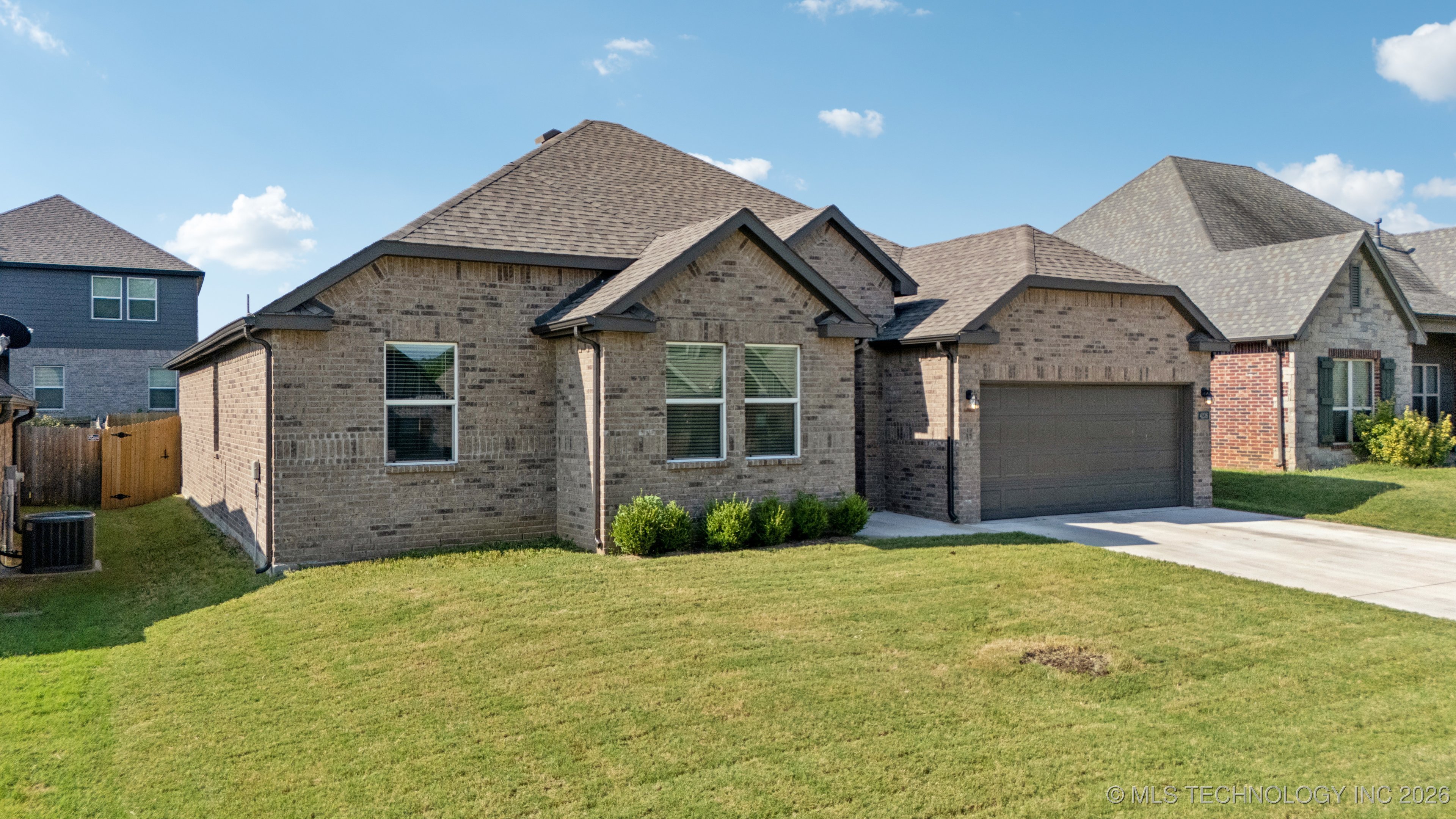 4236 W 4th Street Property Photo 4