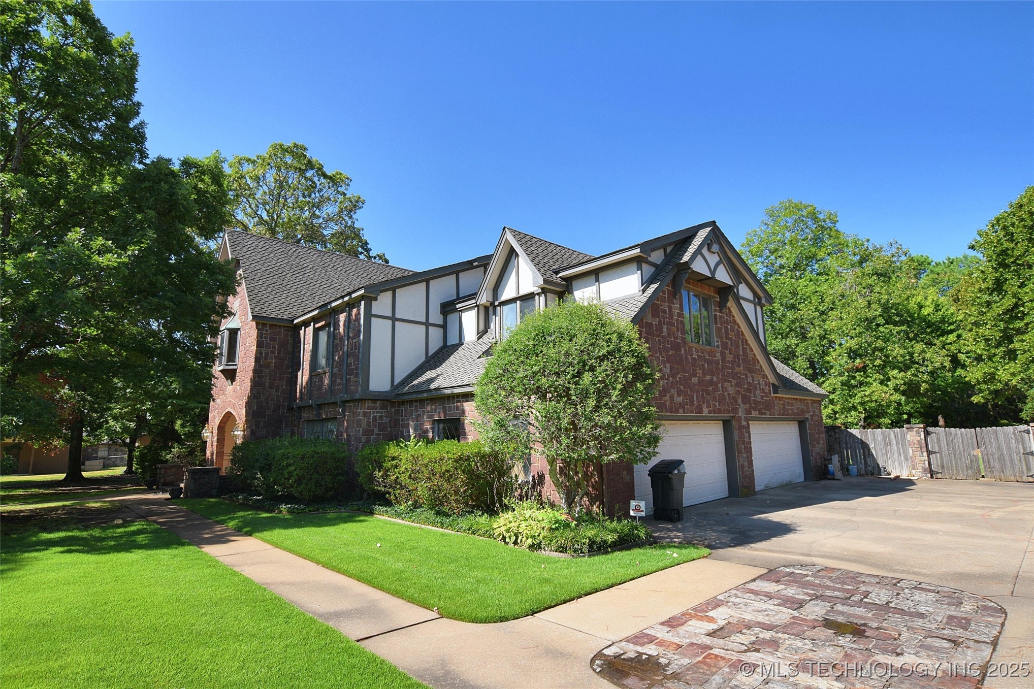 720 S East Avenue Property Photo 1