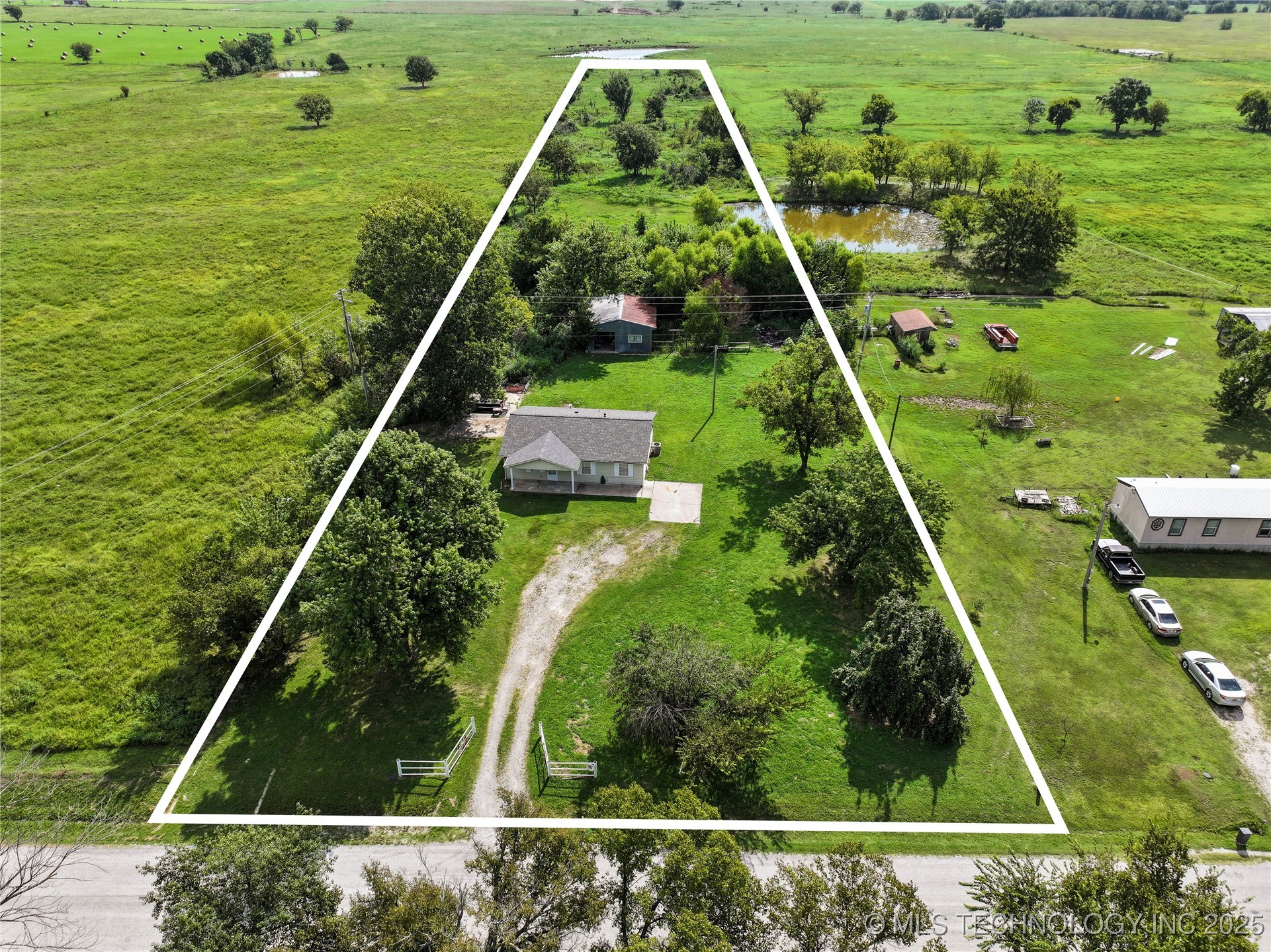 6360 N 250 Road Property Photo 3