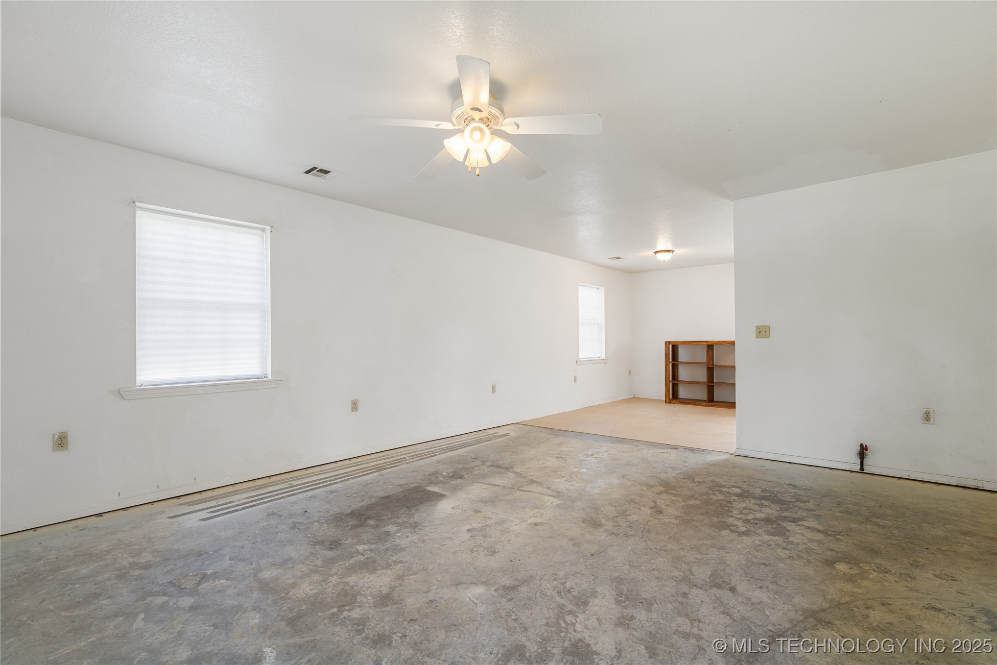 6360 N 250 Road Property Photo 4