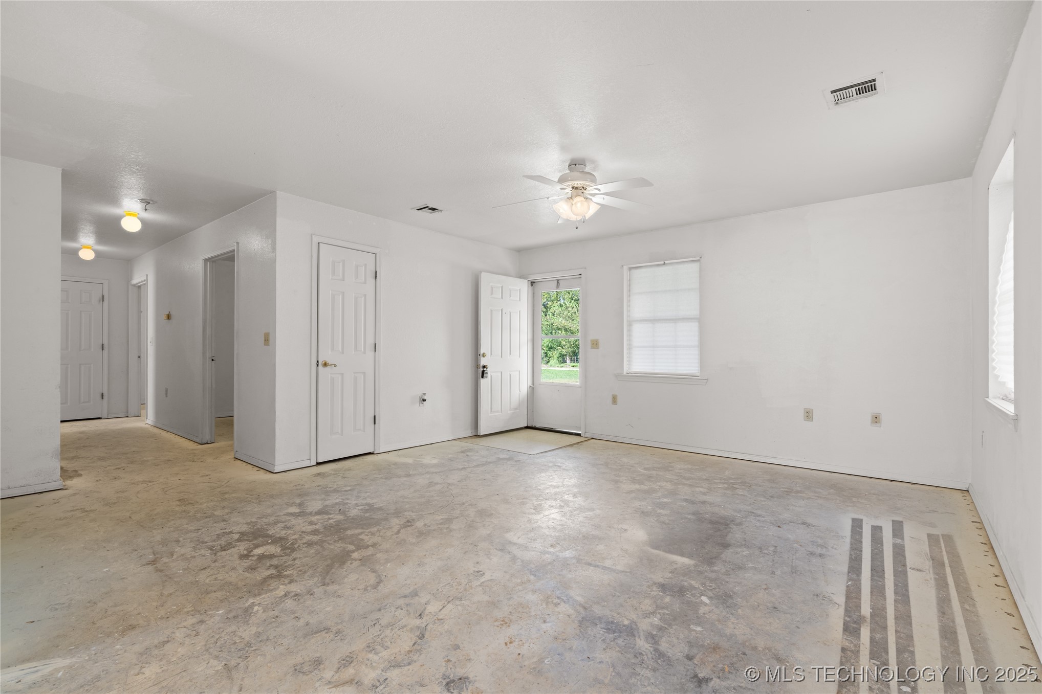 6360 N 250 Road Property Photo 5