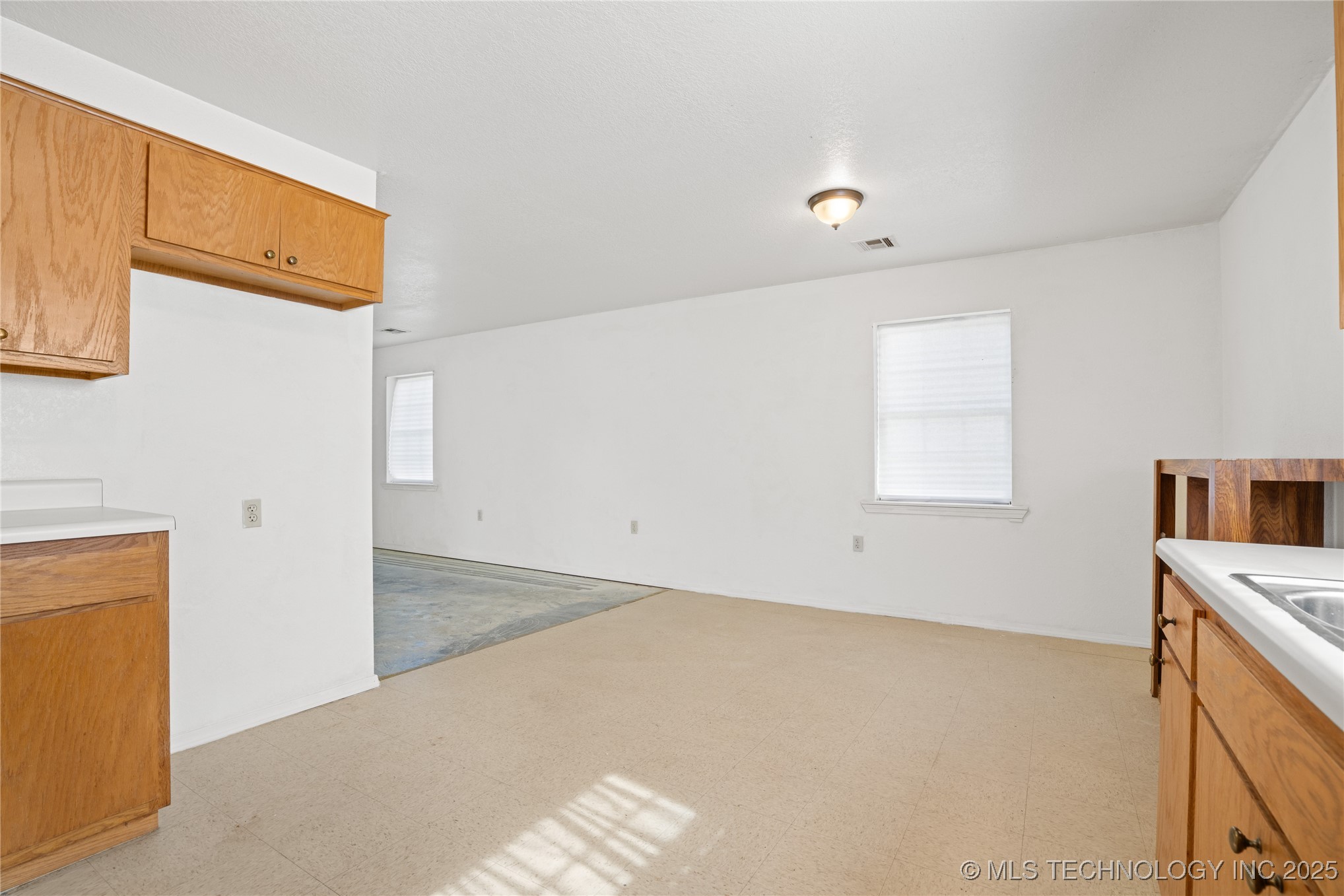 6360 N 250 Road Property Photo 8