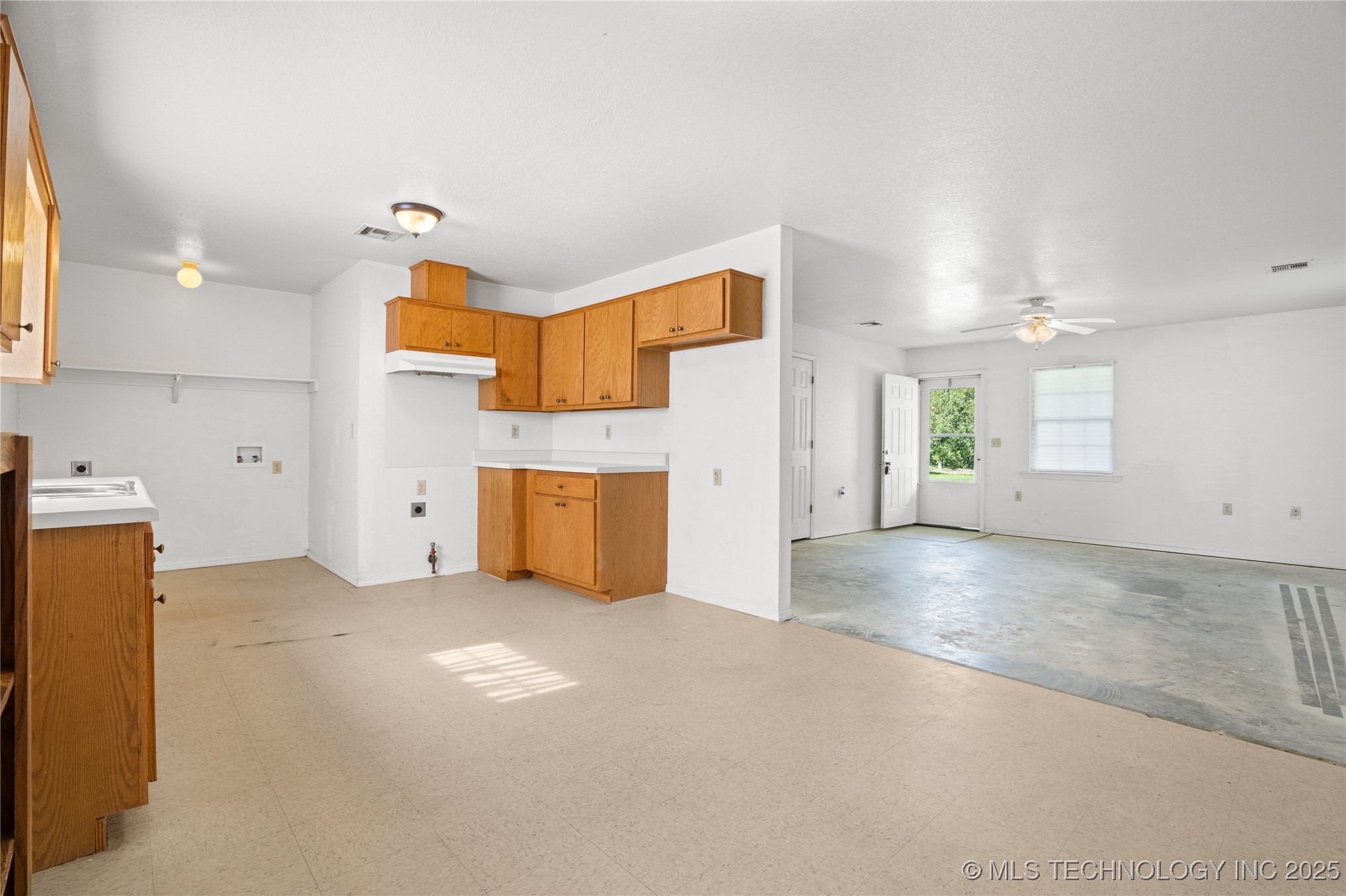 6360 N 250 Road Property Photo 12