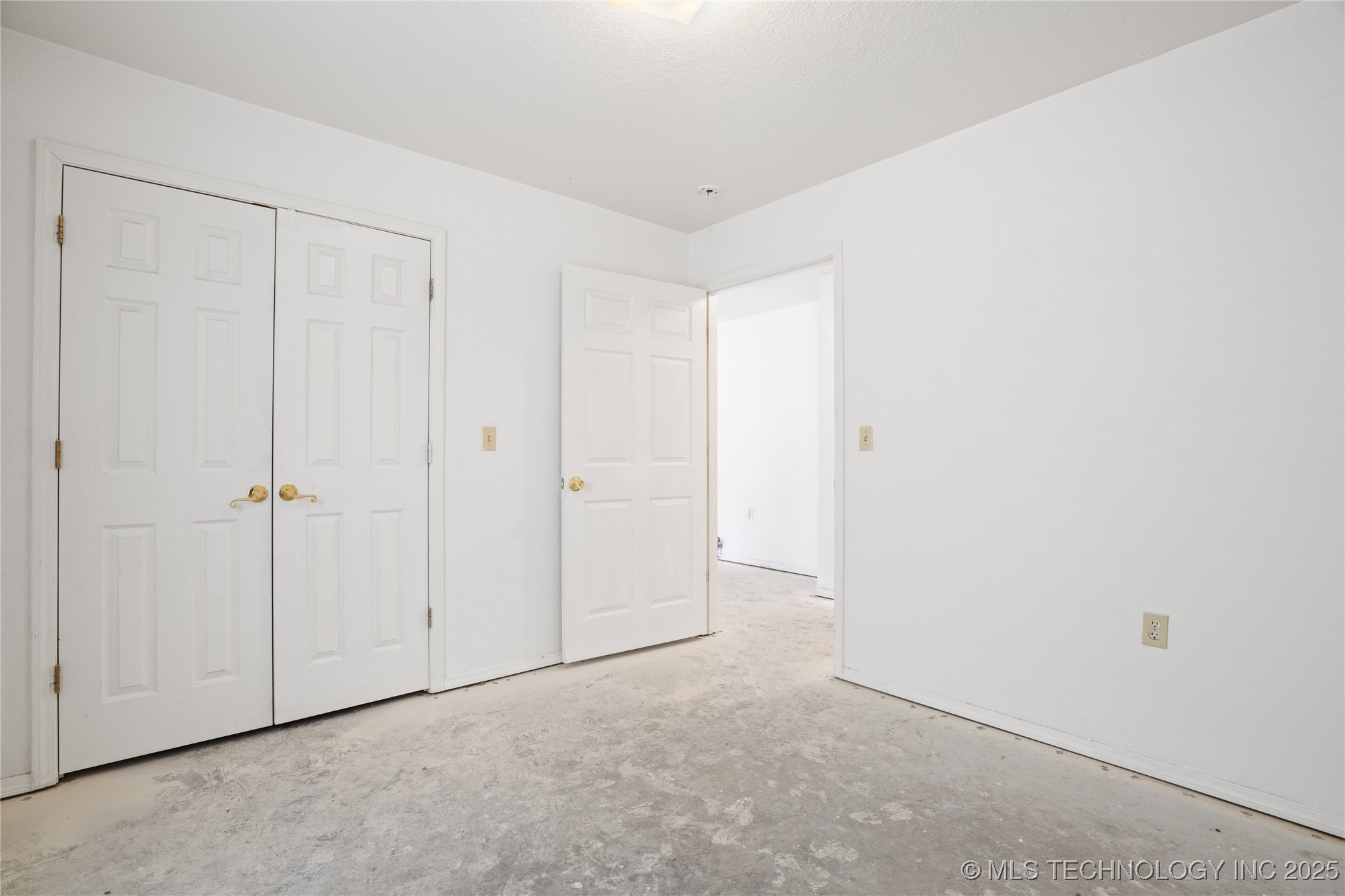 6360 N 250 Road Property Photo 15