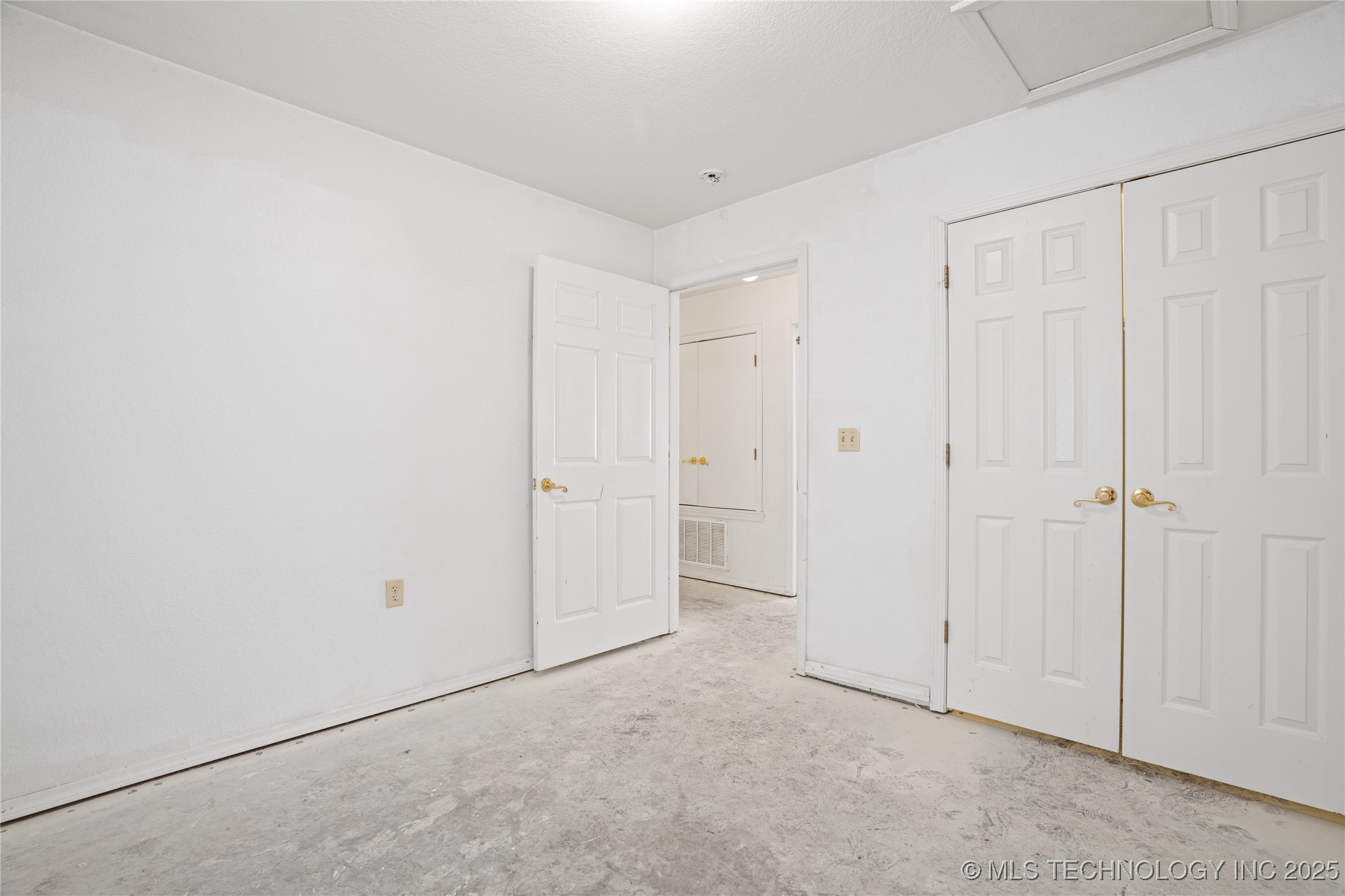 6360 N 250 Road Property Photo 17