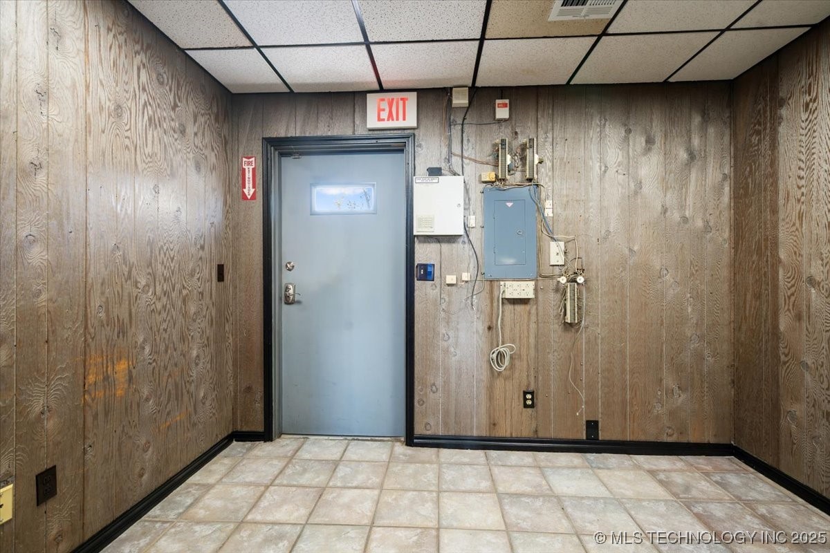 411 W 1st Street Property Photo 9