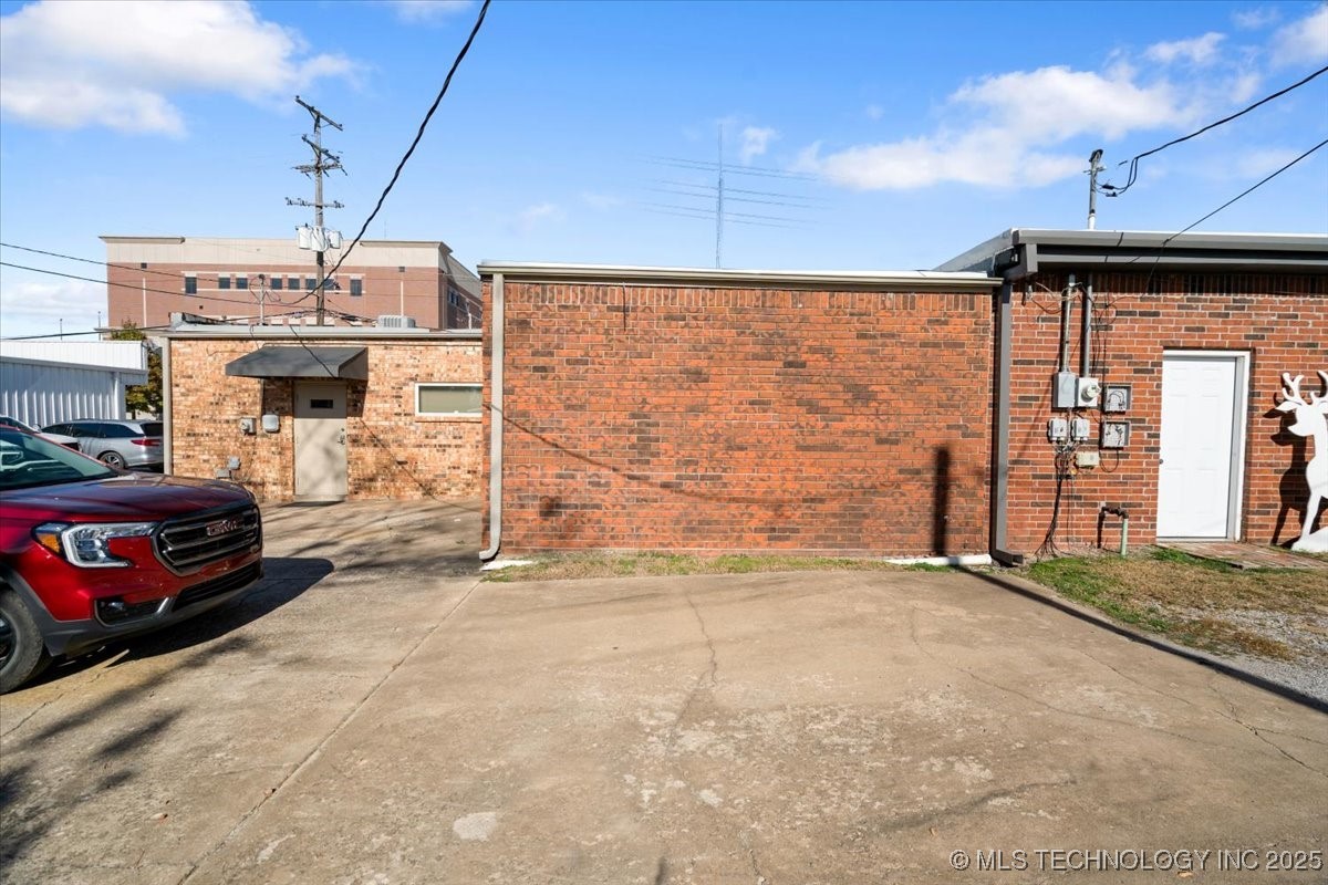 411 W 1st Street Property Photo 22