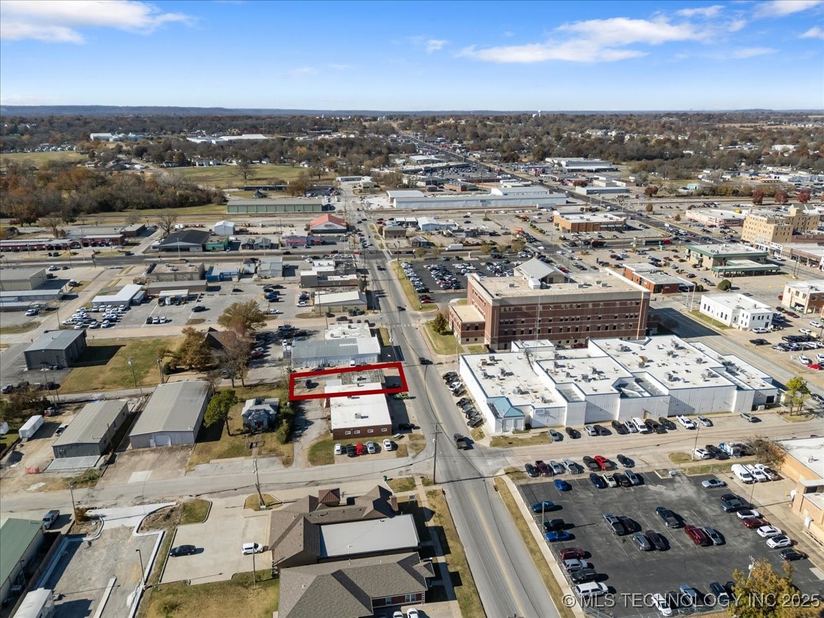 411 W 1st Street Property Photo 24