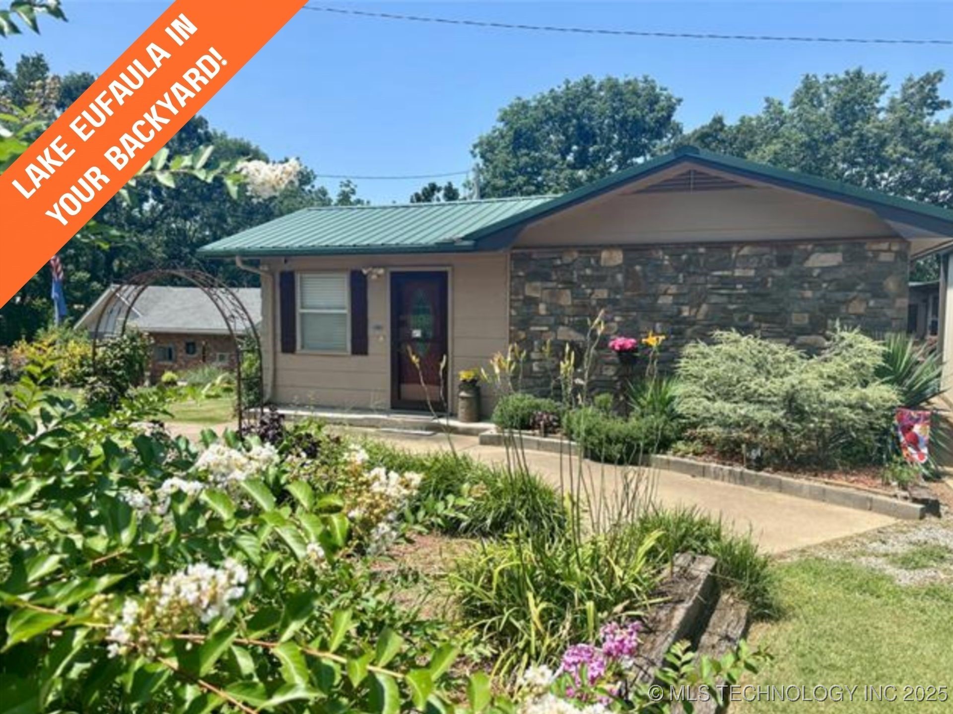 374 Cedar Tree Drive Property Photo 1