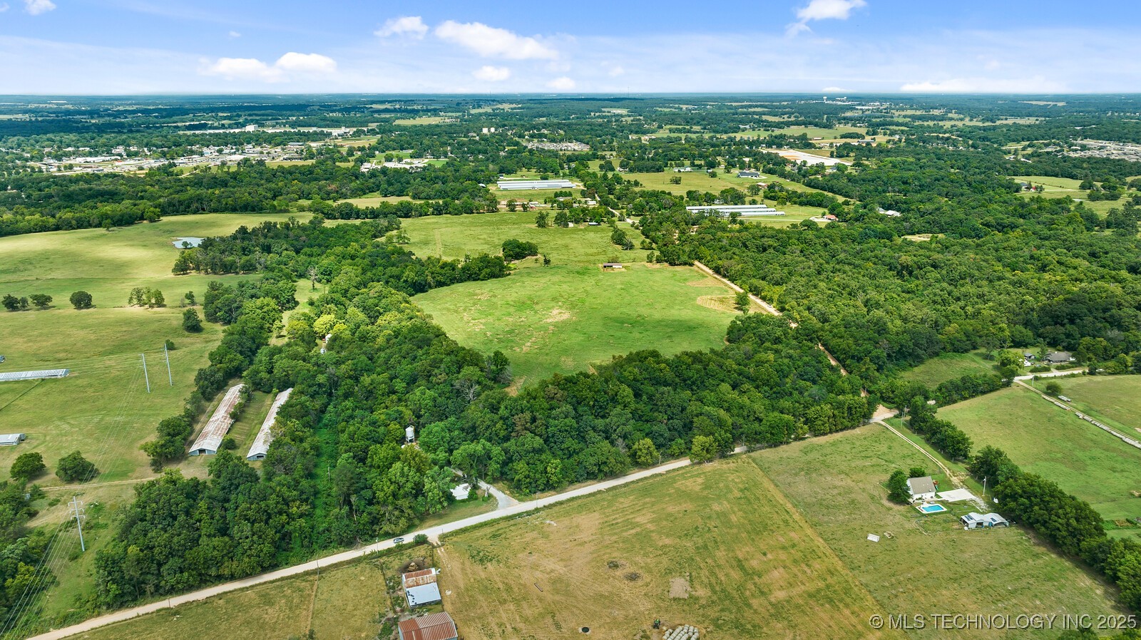 19800 Dawn Hill East Road Property Photo 2