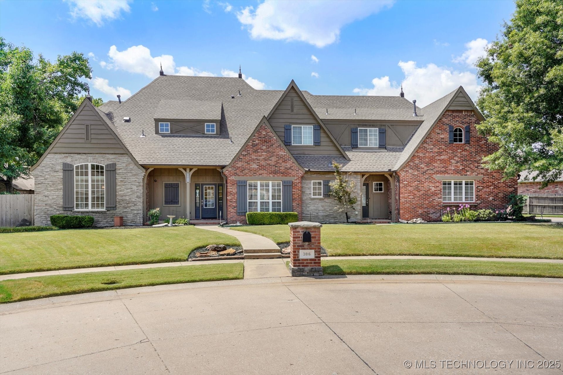 3816 S Yellow Pine Avenue Property Photo 1