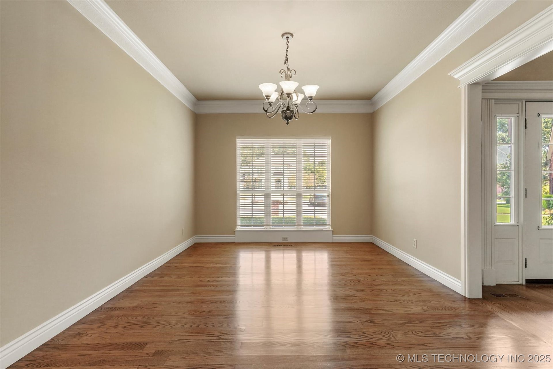 3816 S Yellow Pine Avenue Property Photo 5