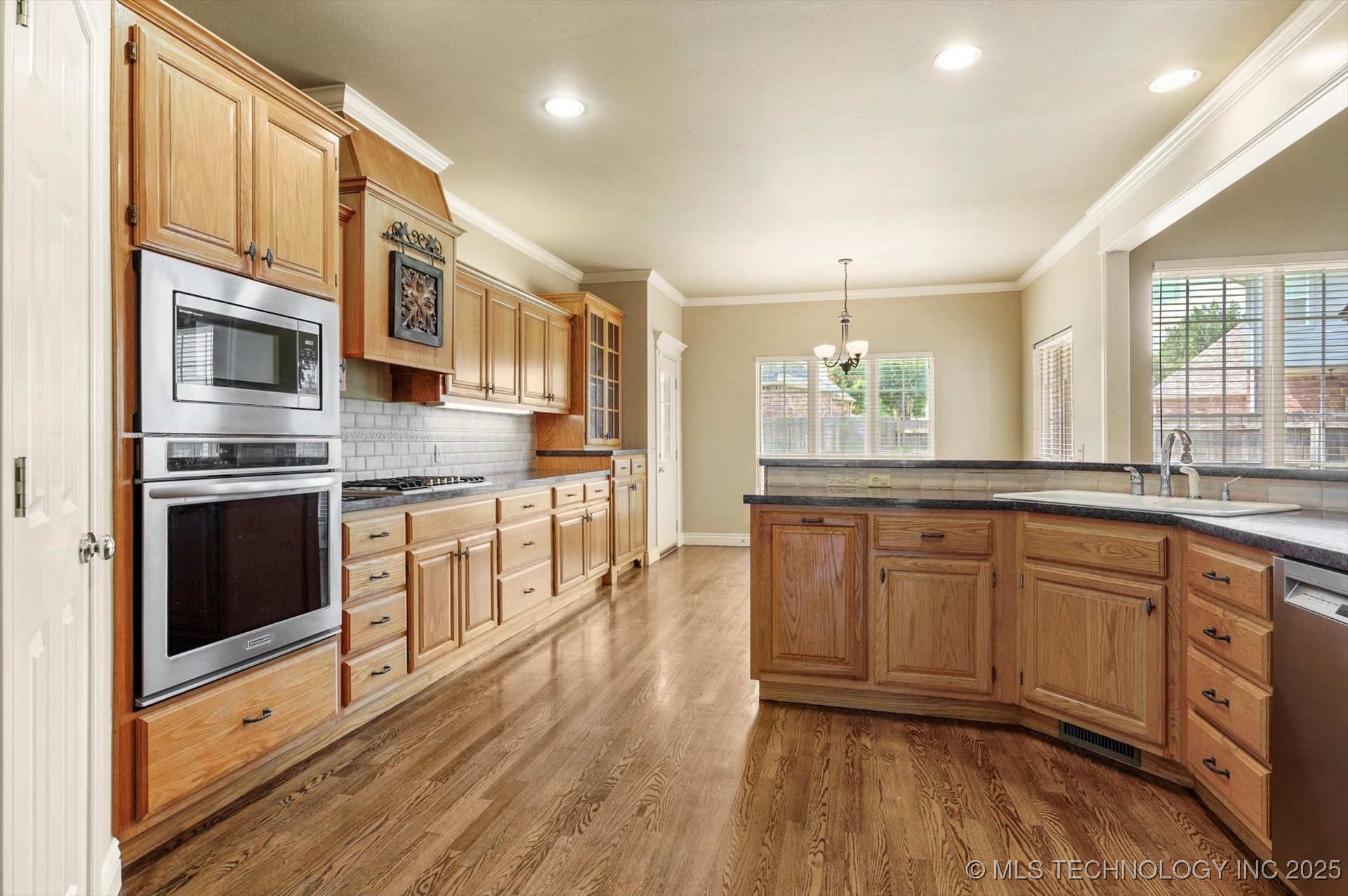 3816 S Yellow Pine Avenue Property Photo 6