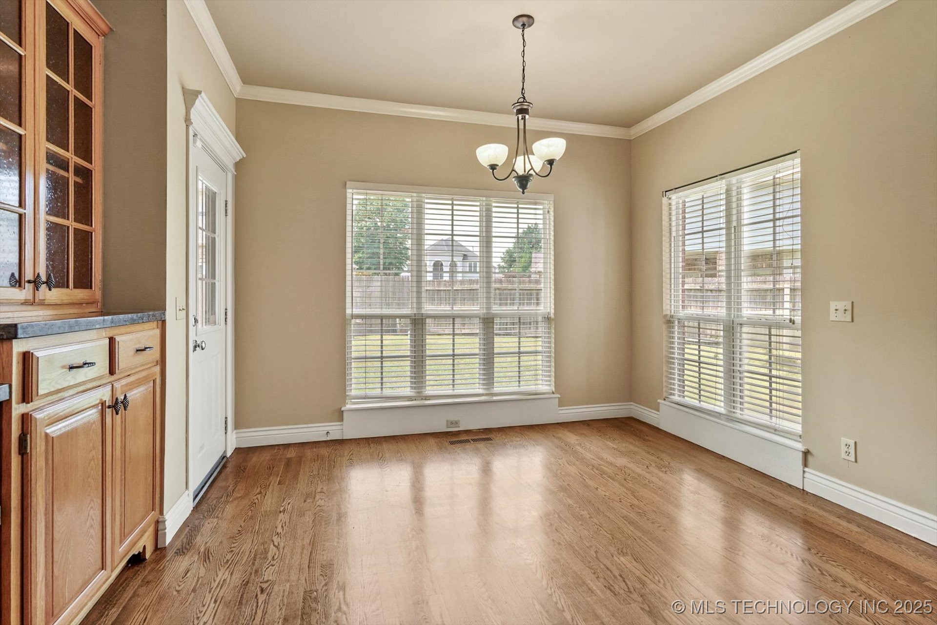 3816 S Yellow Pine Avenue Property Photo 9