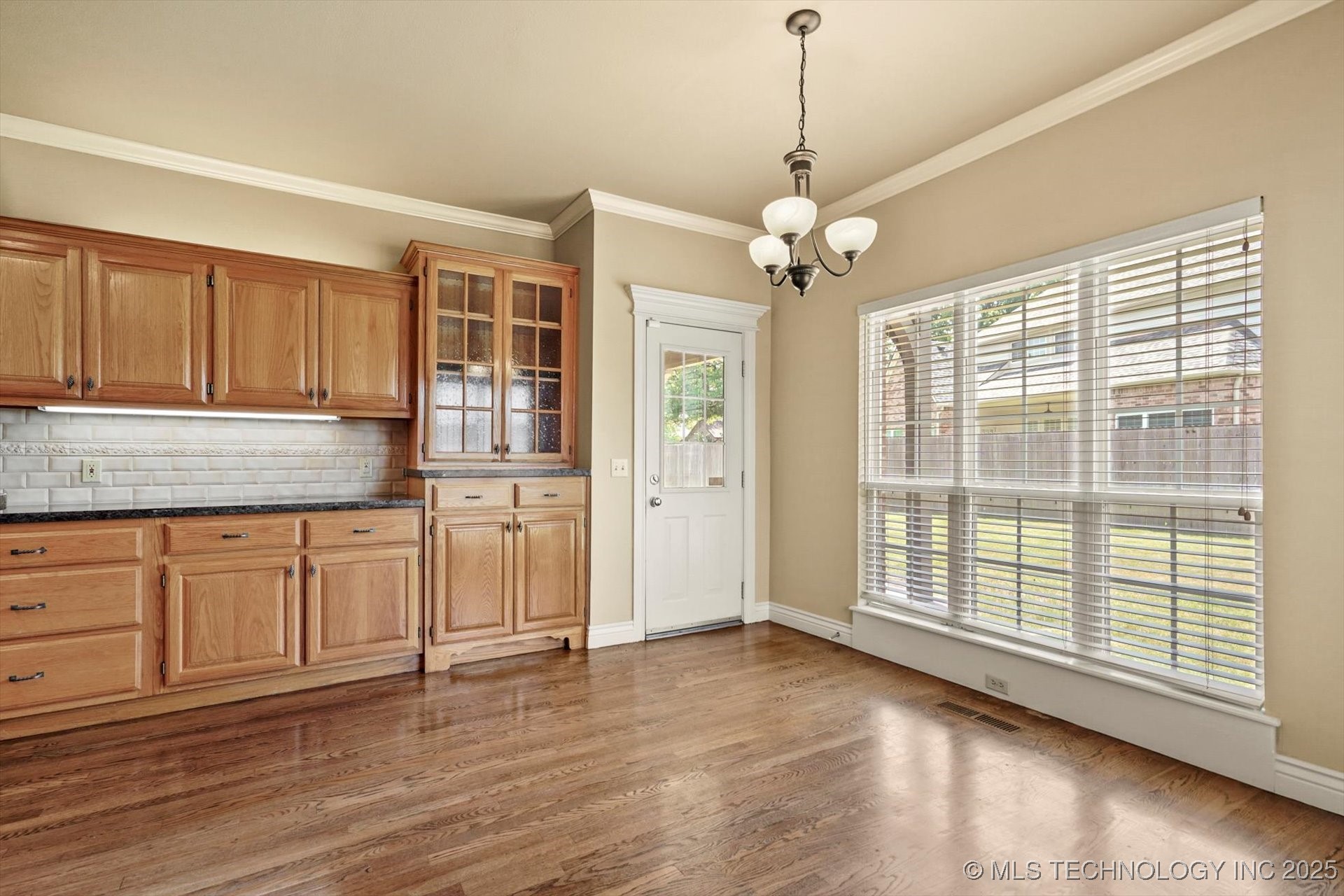 3816 S Yellow Pine Avenue Property Photo 10