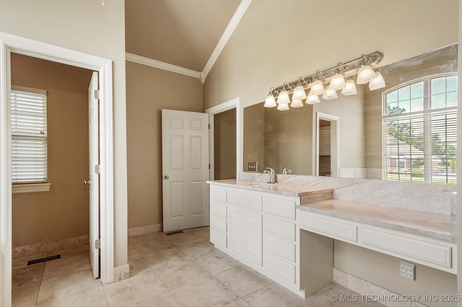 3816 S Yellow Pine Avenue Property Photo 18