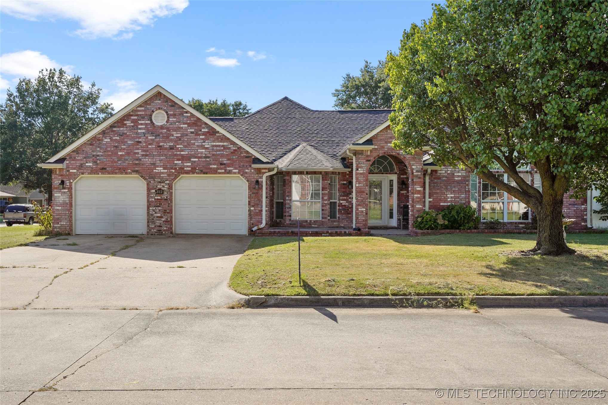 312 Roosevelt Avenue Property Photo 1