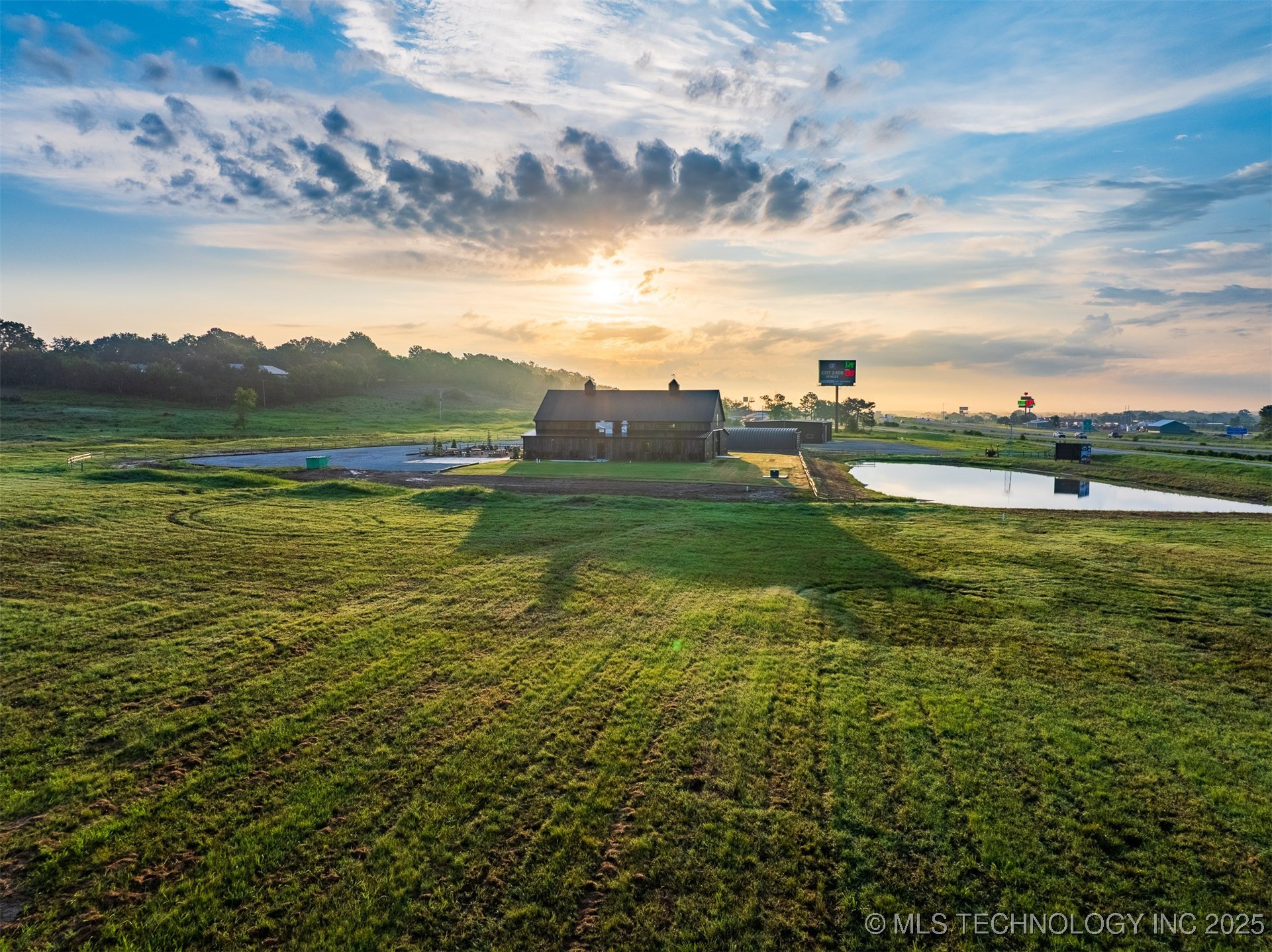 5 E 1100 Road Property Photo 4