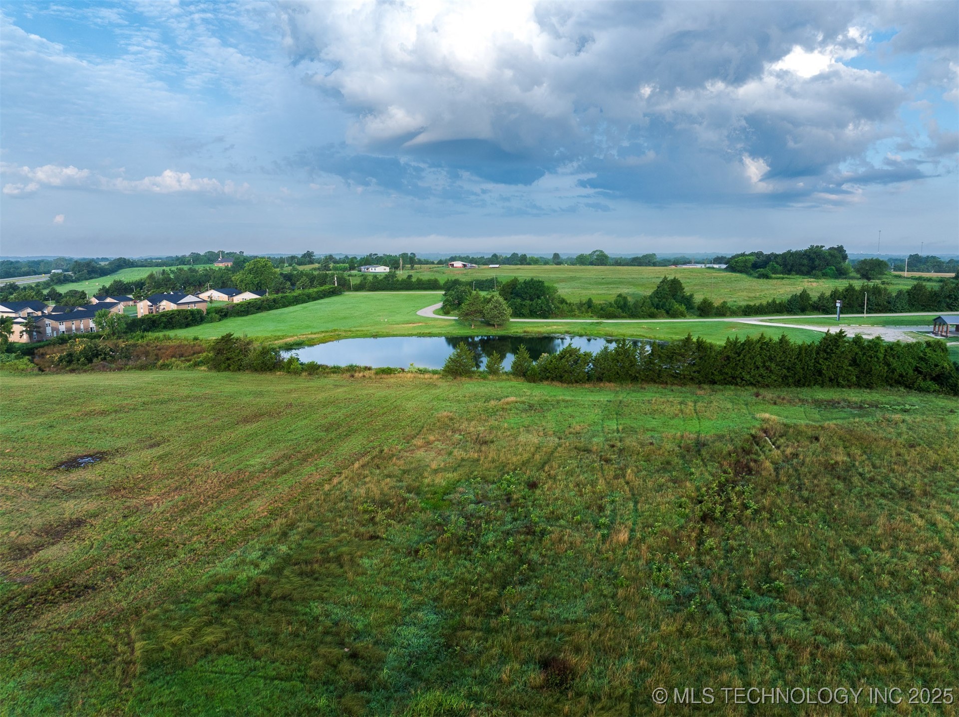 5 E 1100 Road Property Photo 30