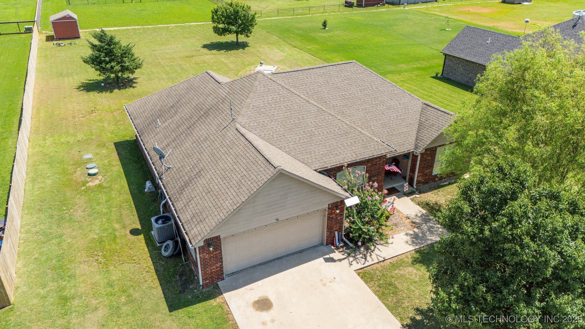 581 E 498 Circle Property Photo 2