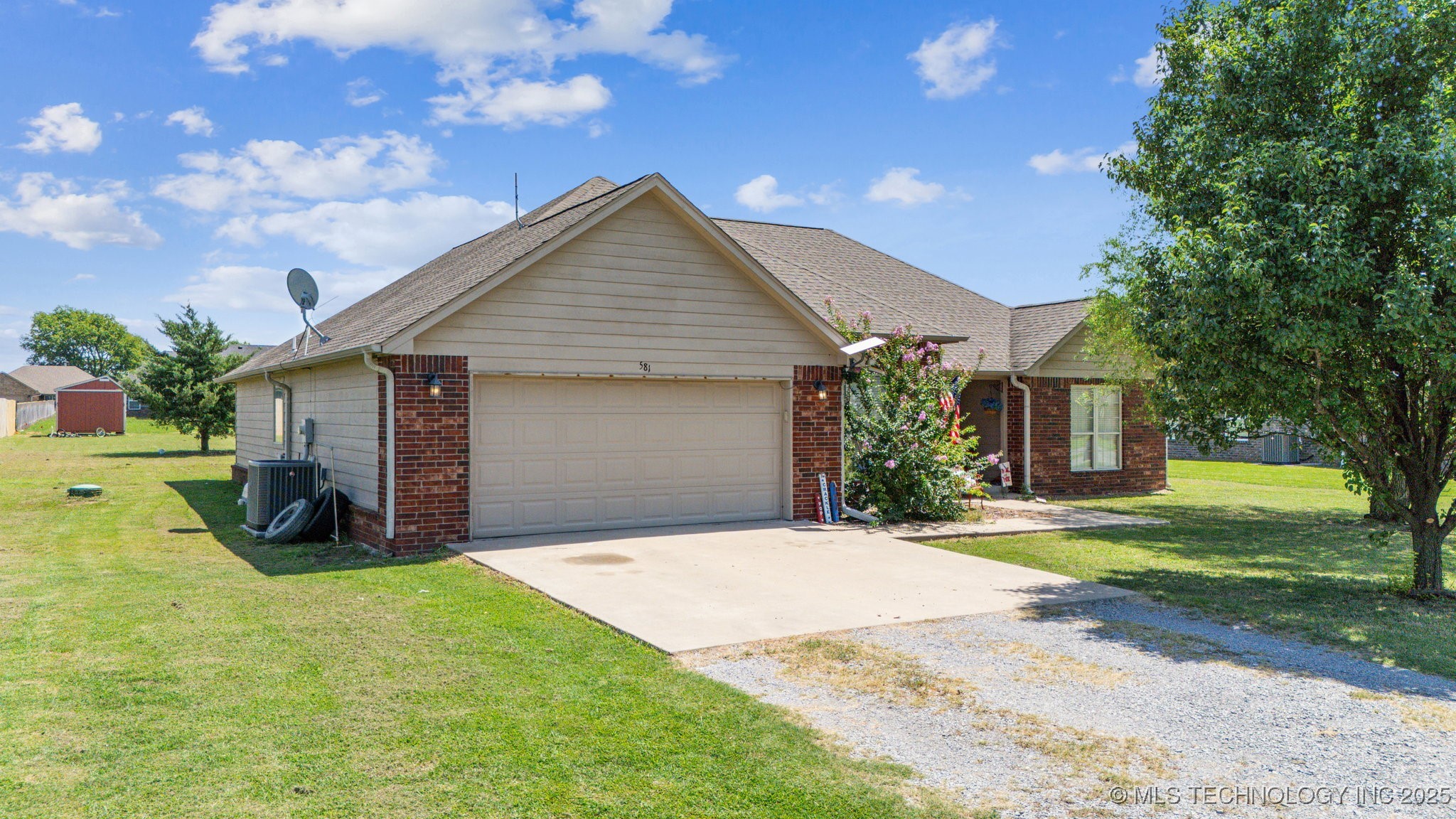 581 E 498 Circle Property Photo 3