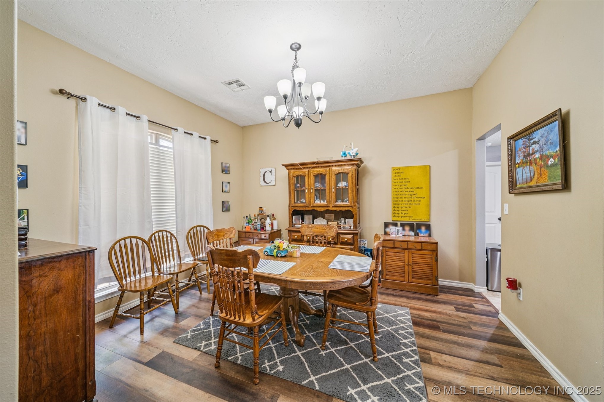 581 E 498 Circle Property Photo 7