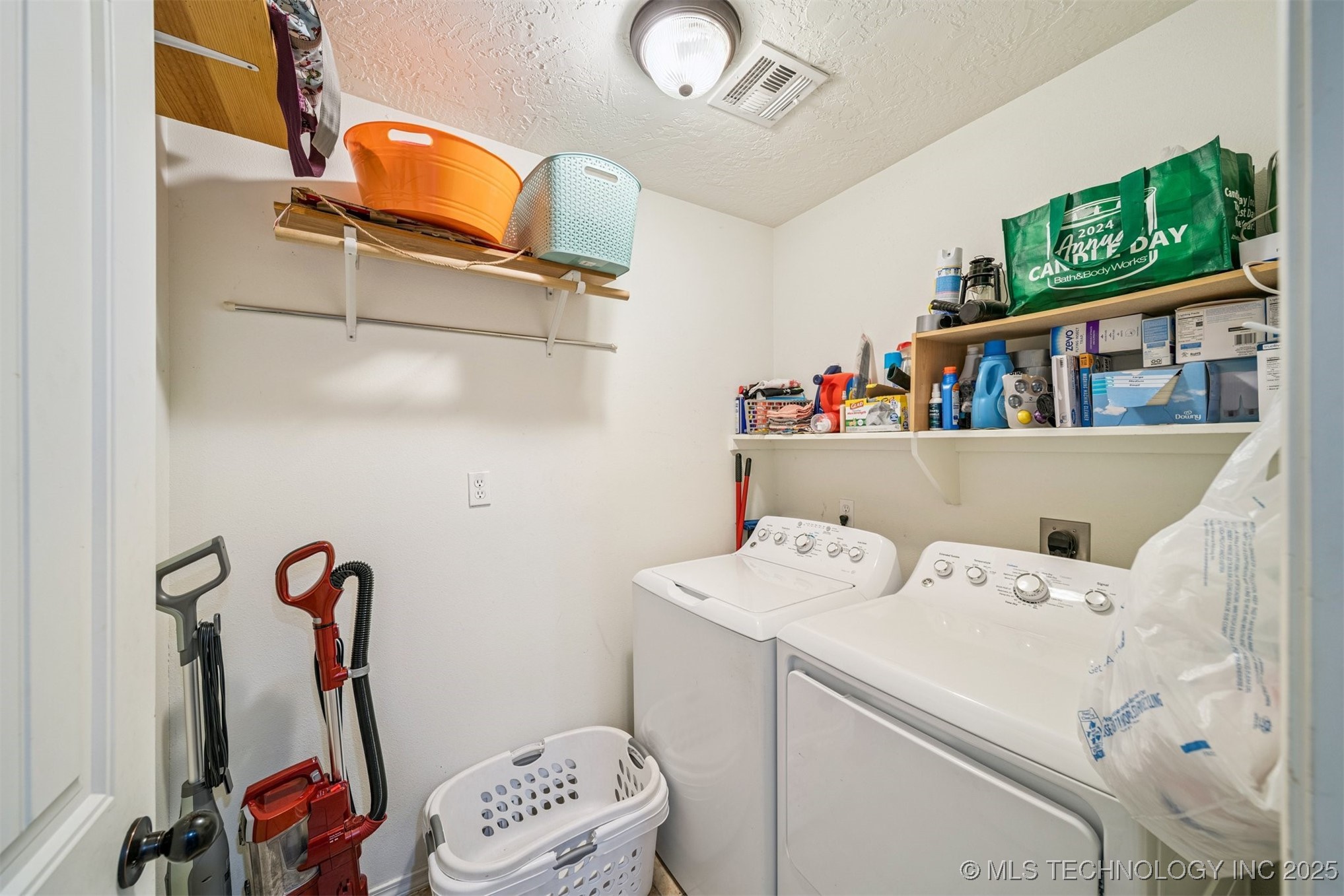 581 E 498 Circle Property Photo 15