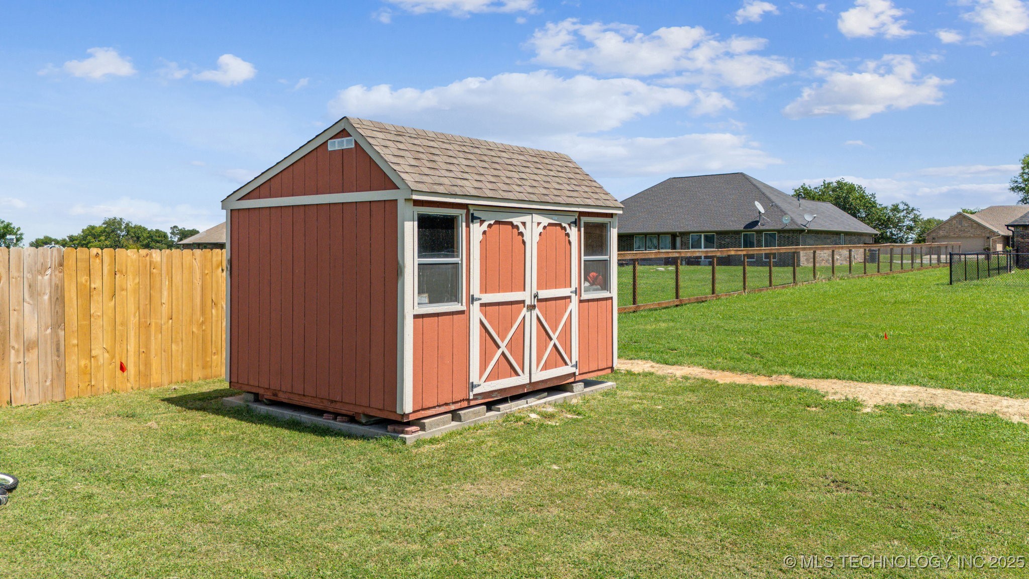 581 E 498 Circle Property Photo 27