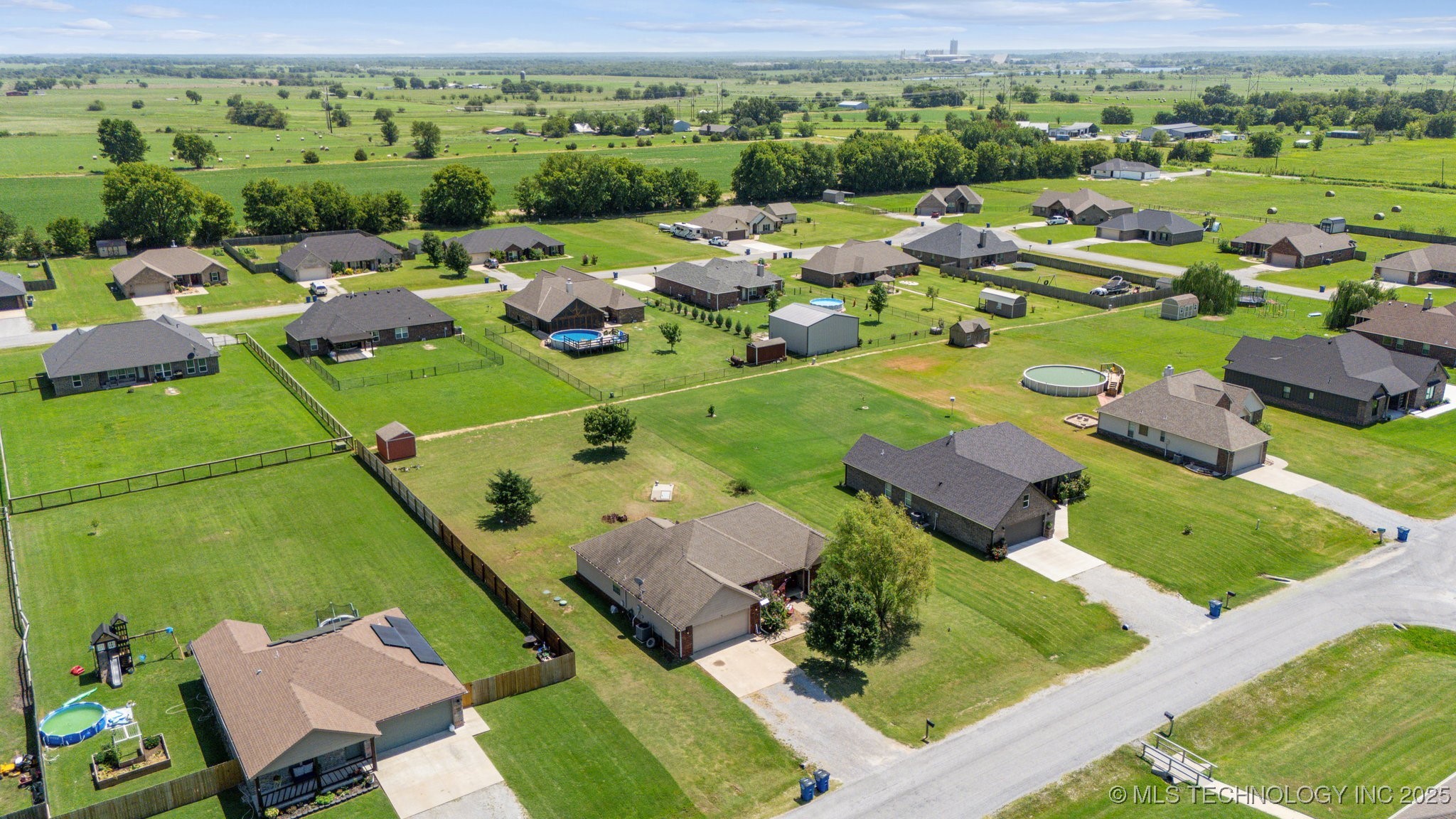 581 E 498 Circle Property Photo 32