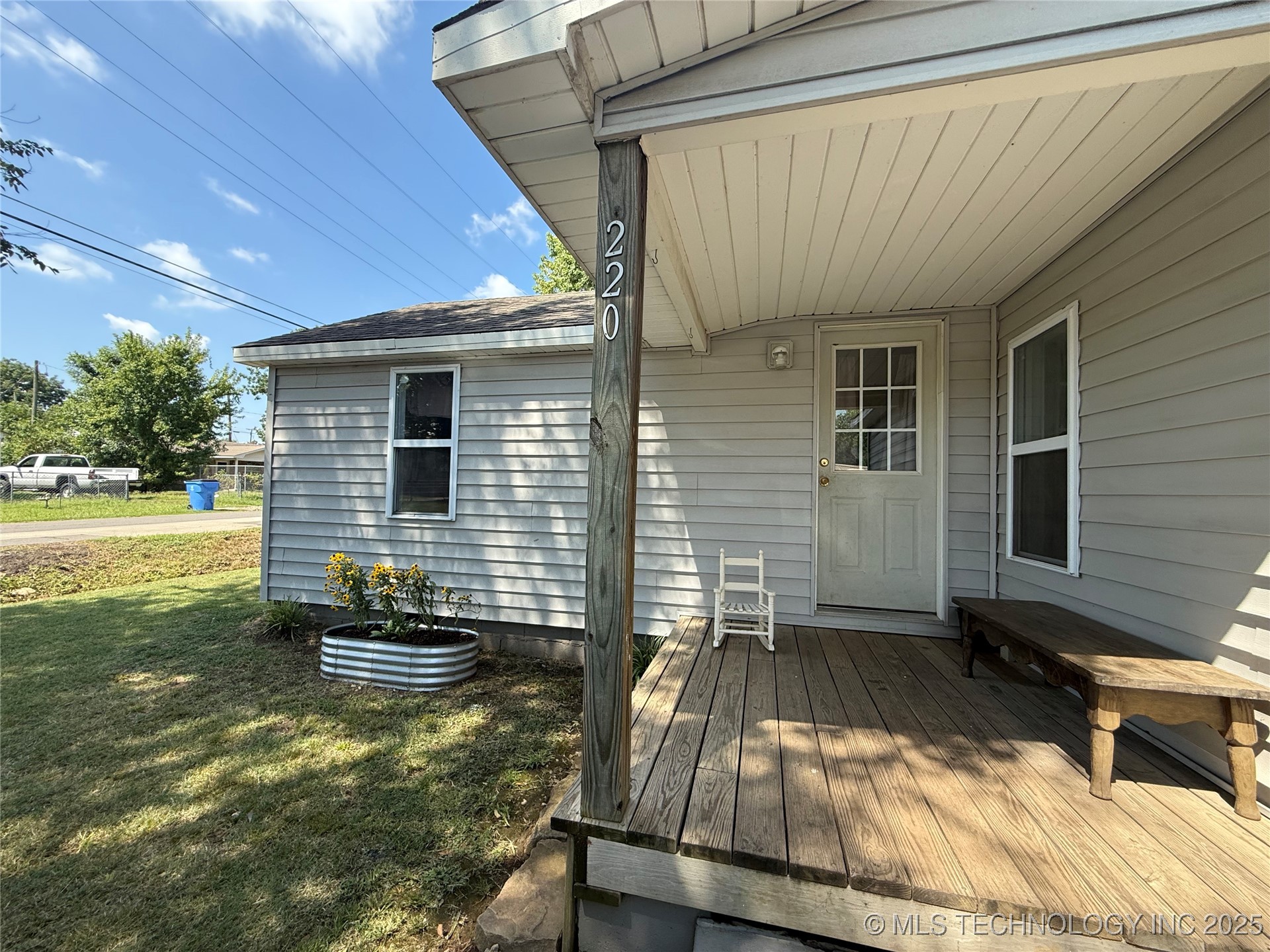 220 E Audd Avenue Property Photo 1