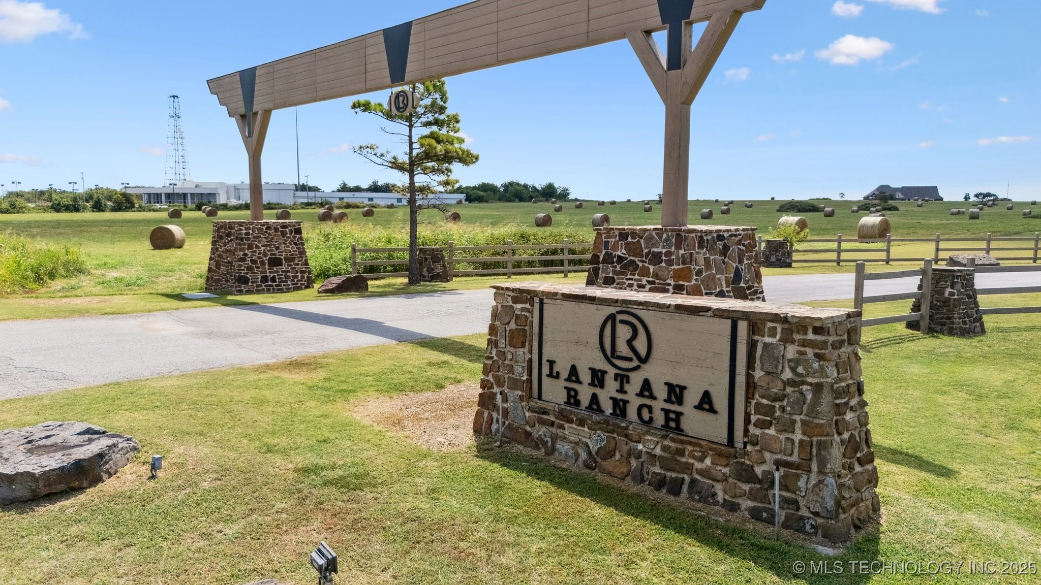 Sandstone Avenue Property Photo 1