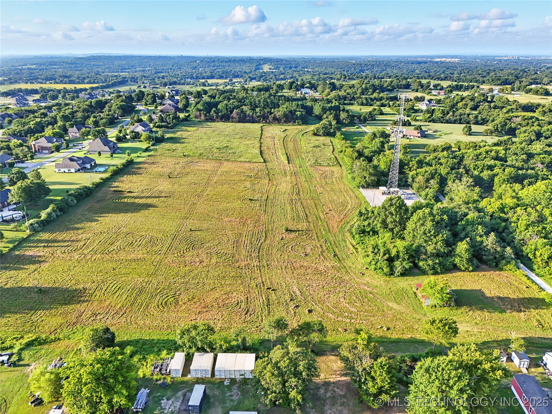 27520 E 72nd Street Property Photo 2