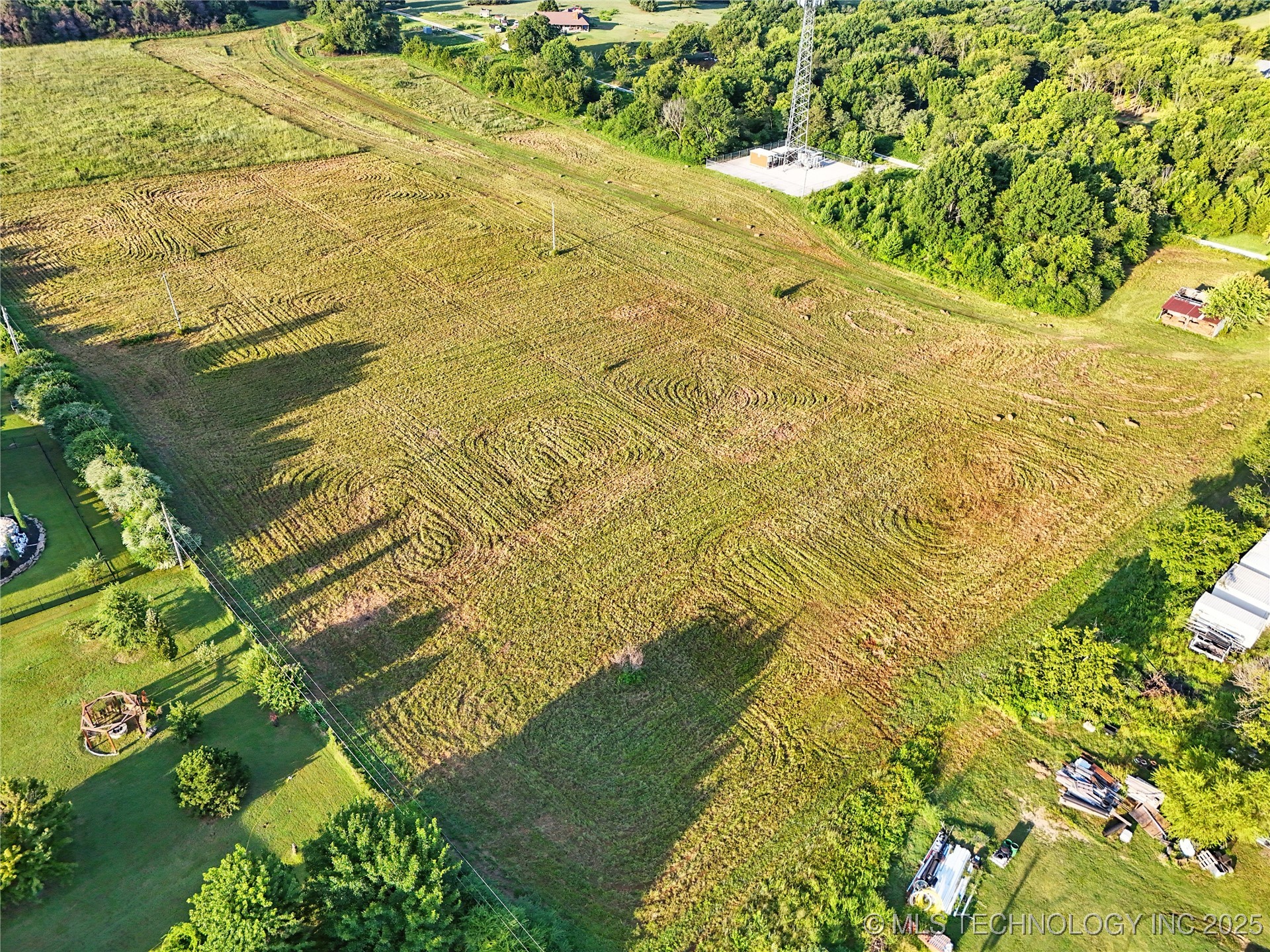 27520 E 72nd Street Property Photo 4