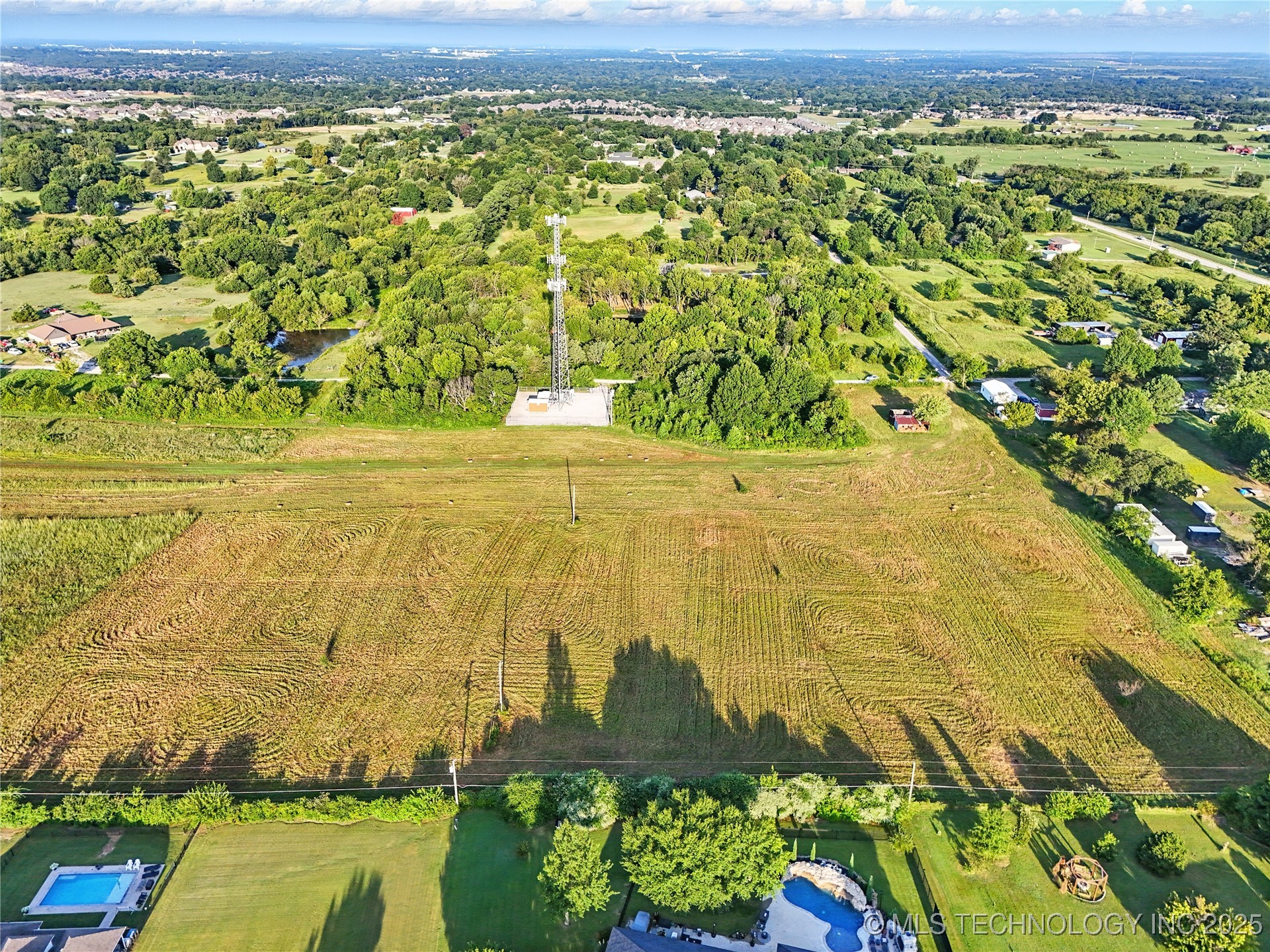 27520 E 72nd Street Property Photo 5