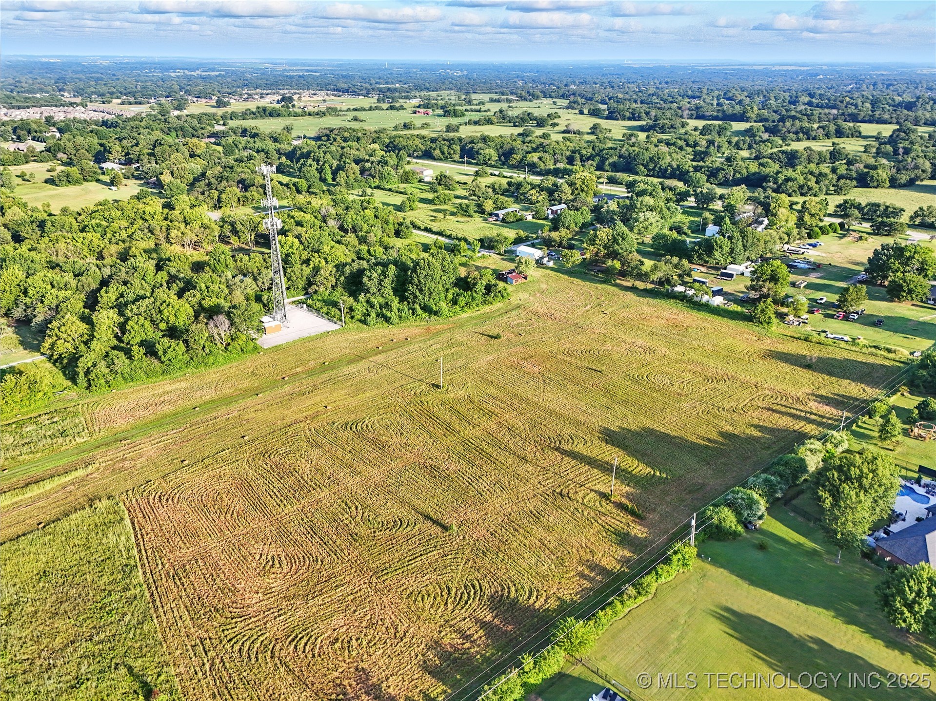 27520 E 72nd Street Property Photo 6