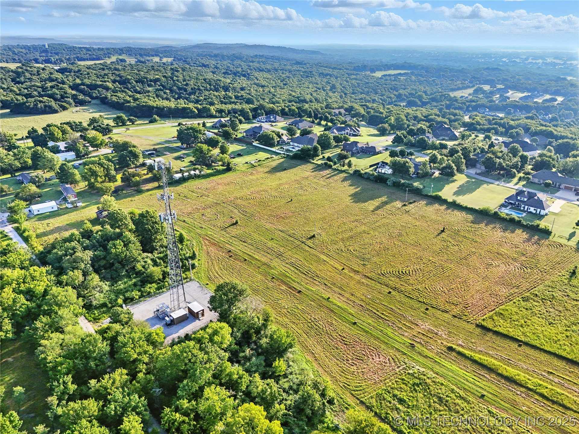 27520 E 72nd Street Property Photo 8