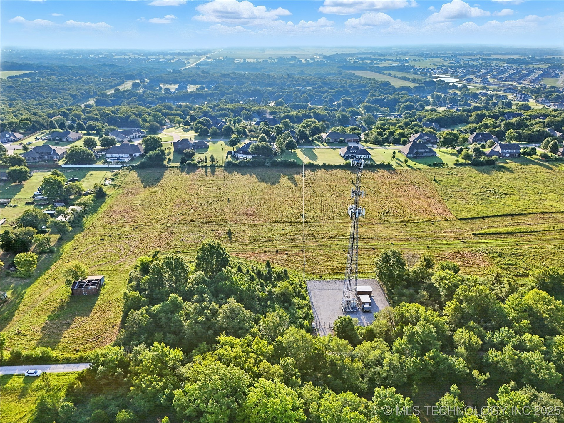 27520 E 72nd Street Property Photo 9