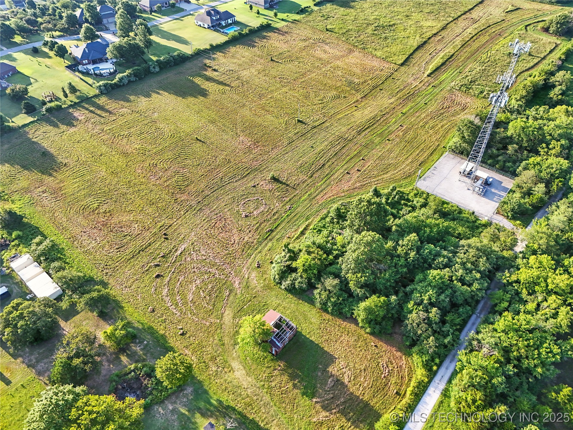 27520 E 72nd Street Property Photo 11