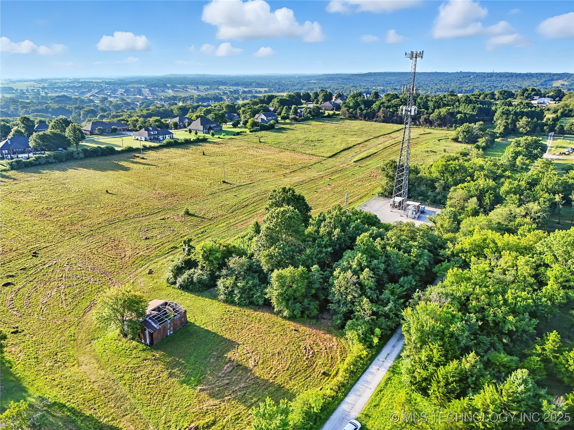 27520 E 72nd Street Property Photo 12