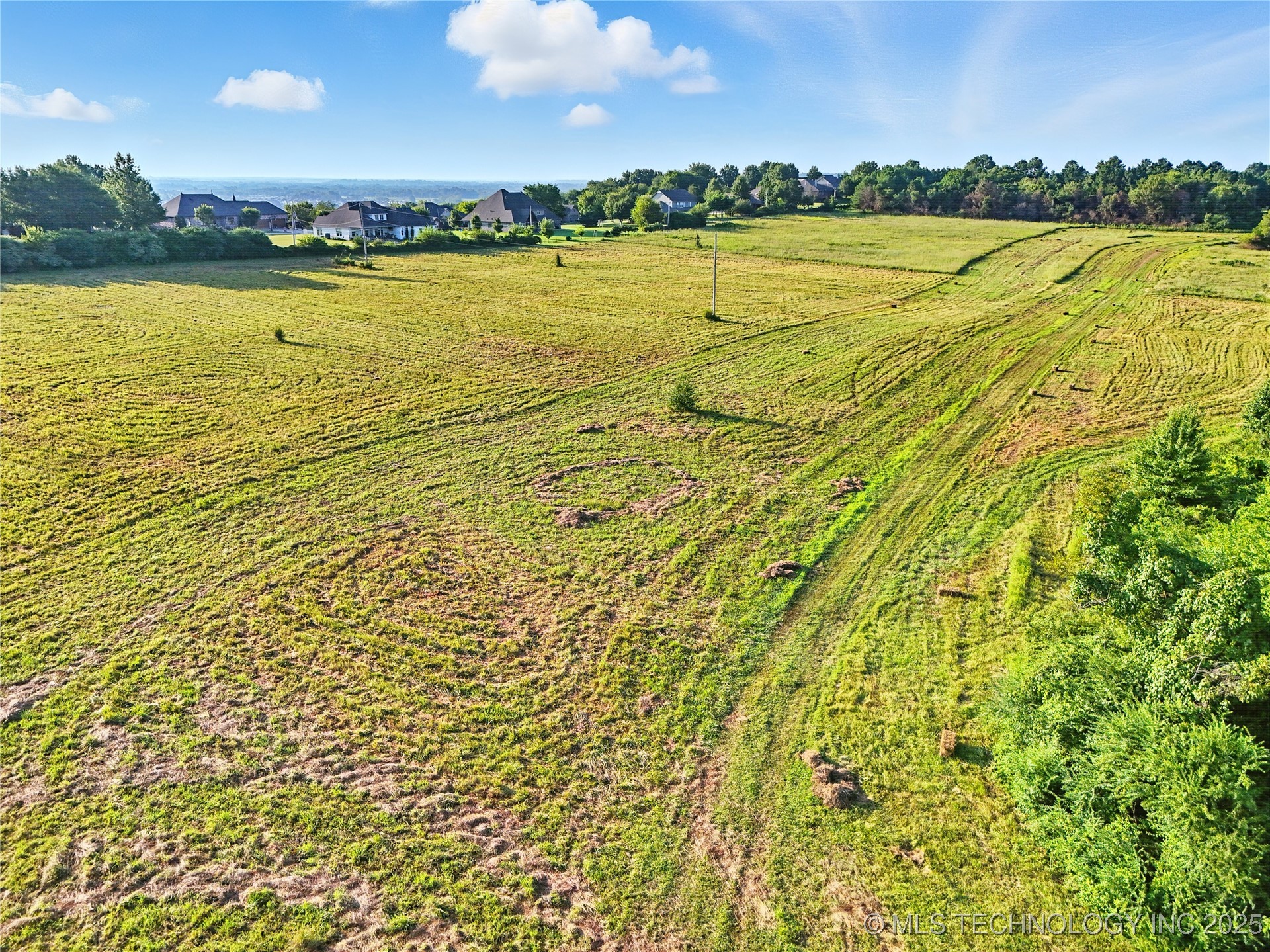 27520 E 72nd Street Property Photo 14