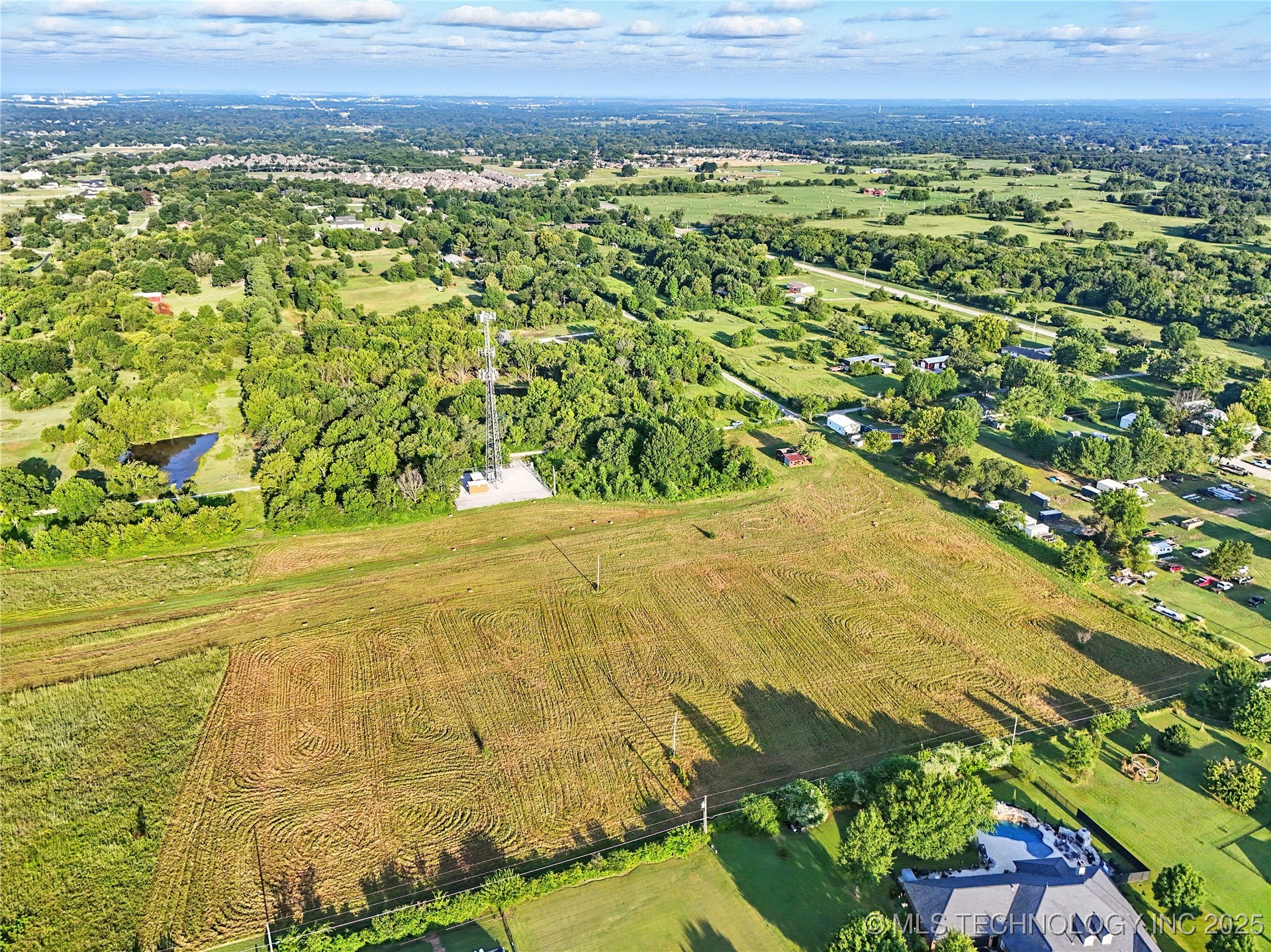 27520 E 72nd Street Property Photo 20